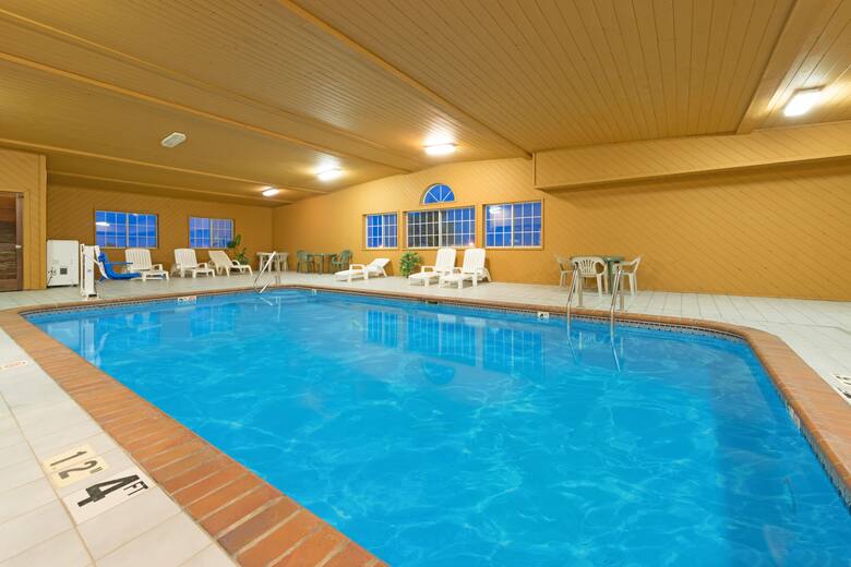 Days Inn By Wyndham Cameron Hotels Mo 64429 Pool At The Days Inn By Wyndham Cameron In Missouri
