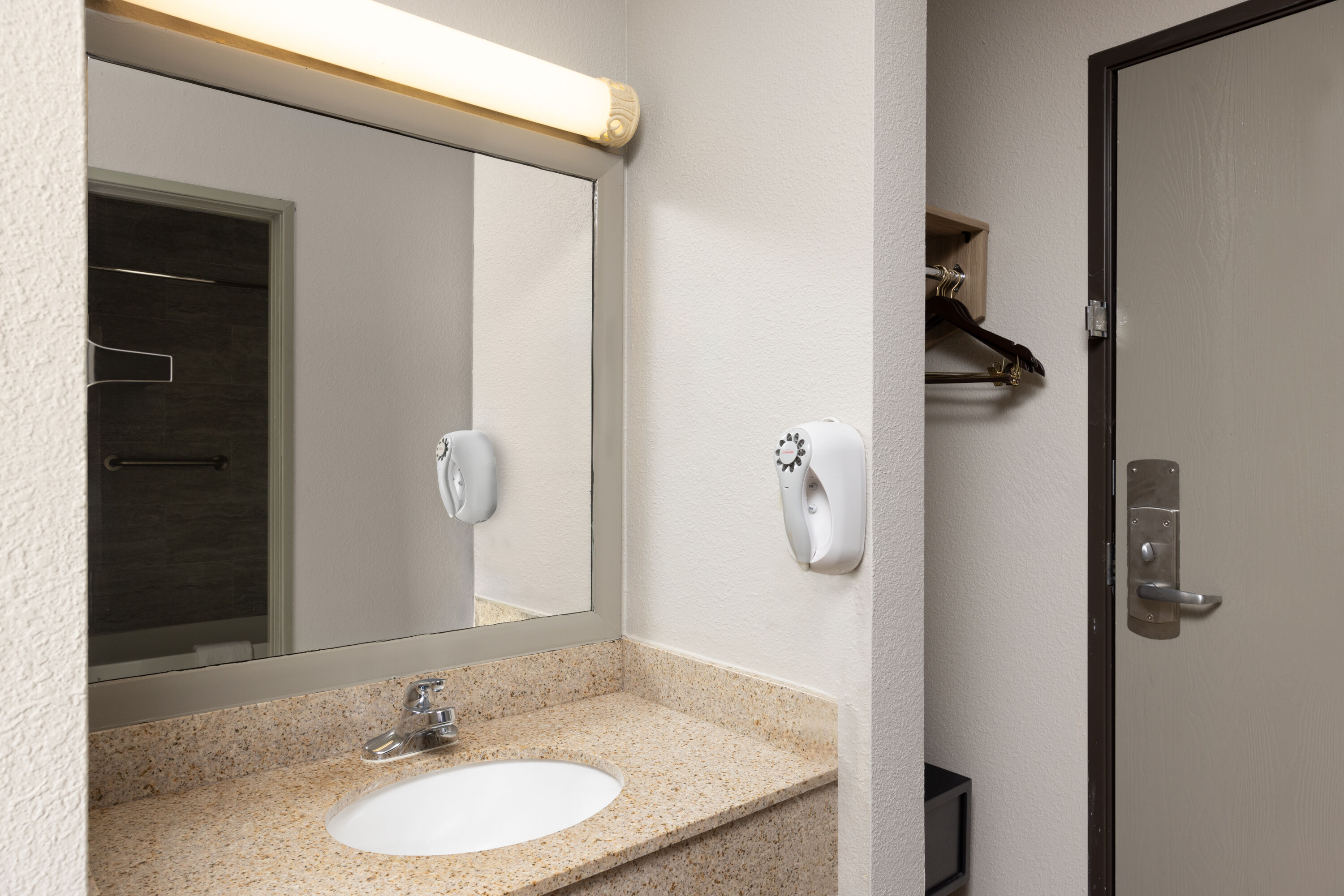 Guest room bath at the Days Inn by Wyndham Carthage in Carthage, Missouri