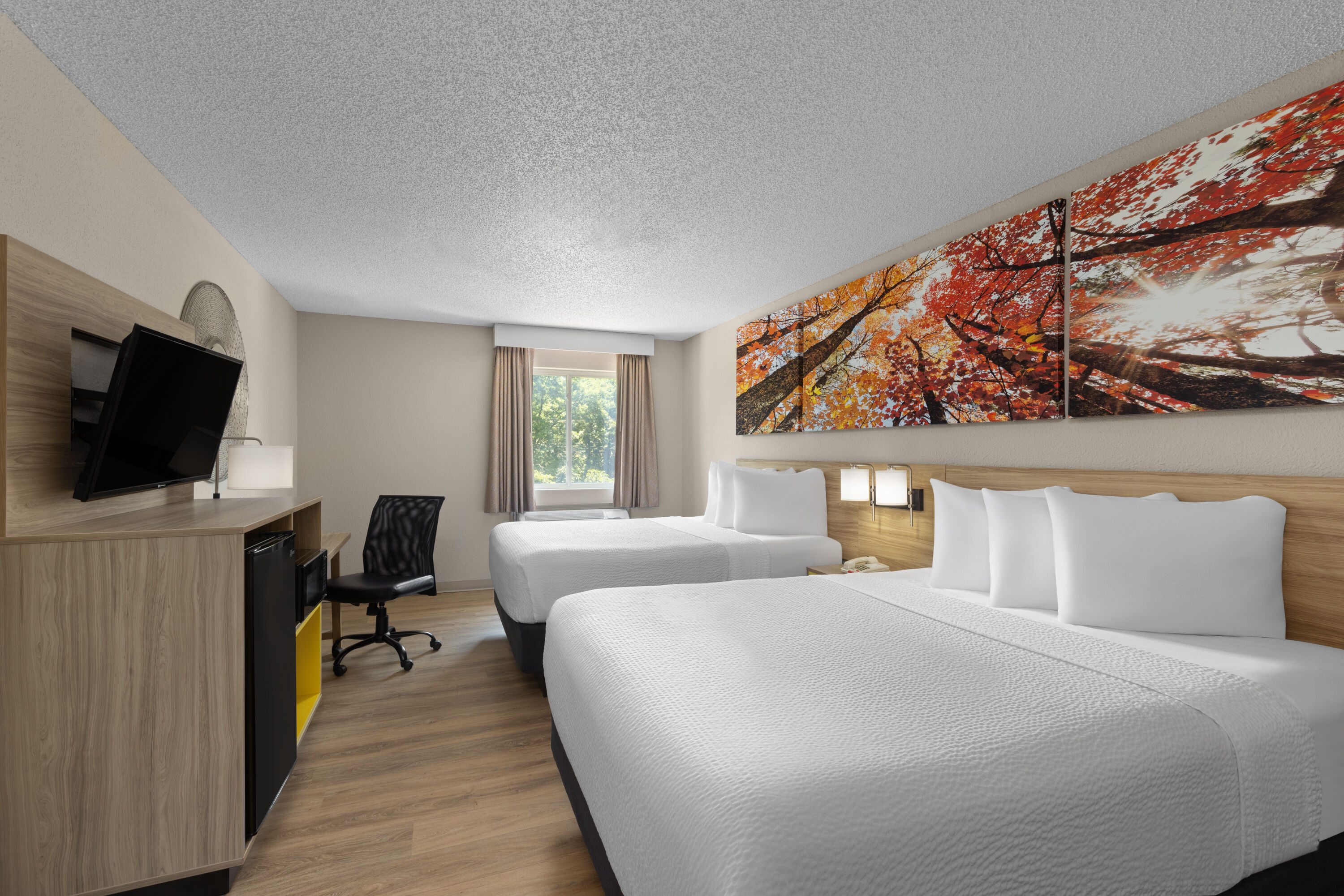 Guest room at the Days Inn by Wyndham Carthage in Carthage, Missouri