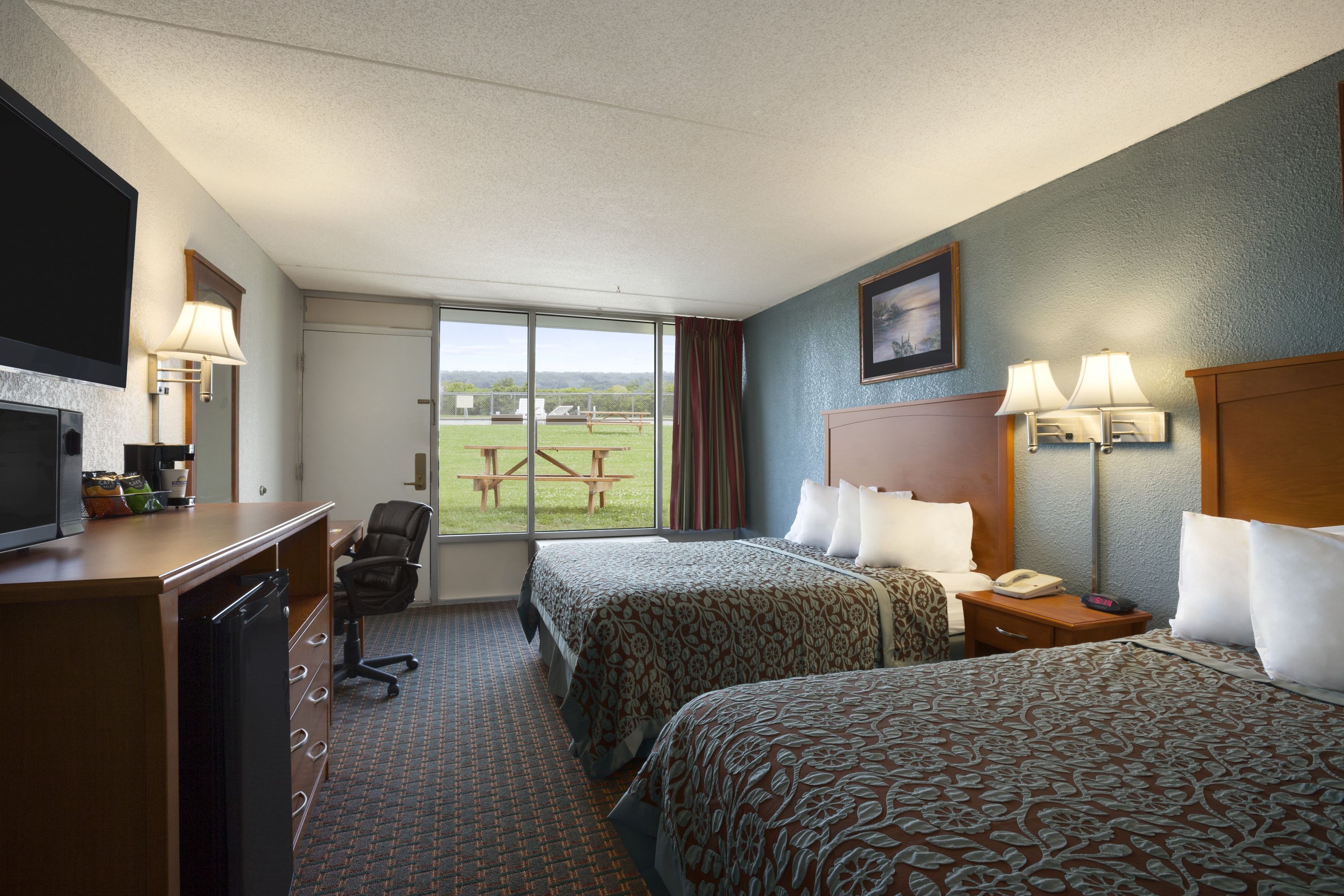 Guest room at the Days Inn Chillicothe in Chillicothe, Missouri