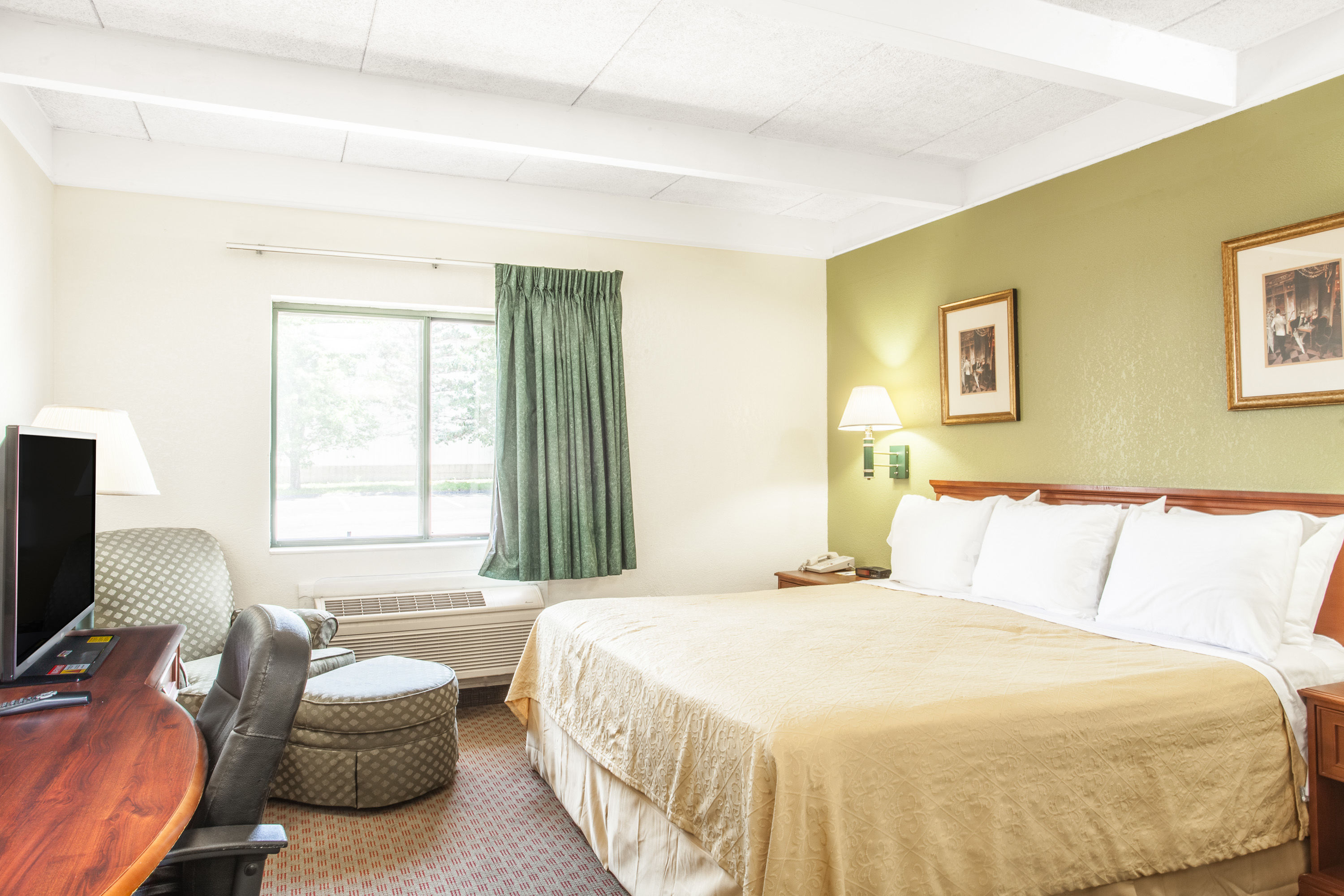 Days Inn By Wyndham Columbia I 70 Columbia Mo Hotels