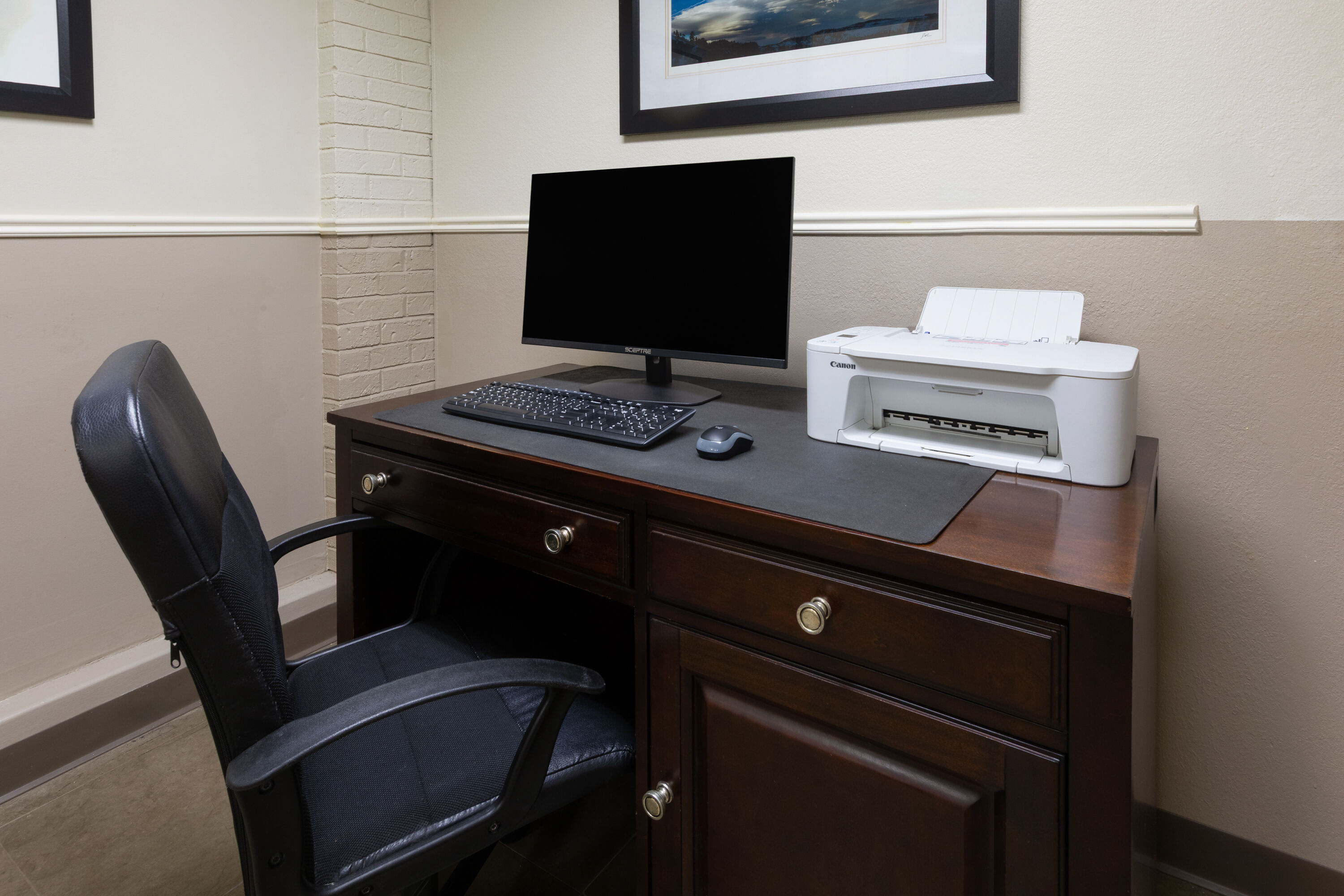 Days Inn & Suites by Wyndham Festus business center in Festus, Missouri