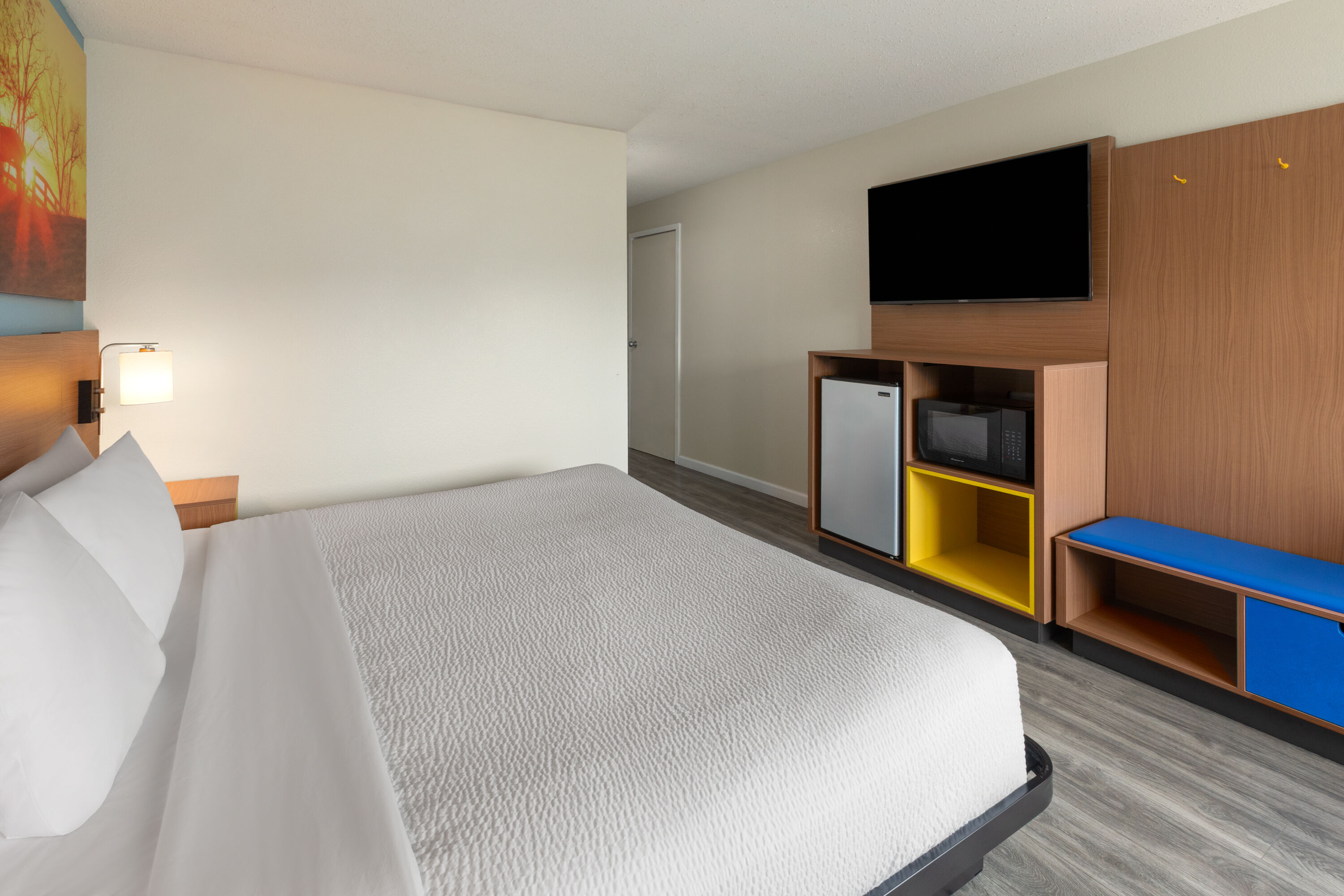Guest room at the Days Inn & Suites by Wyndham Festus in Festus, Missouri