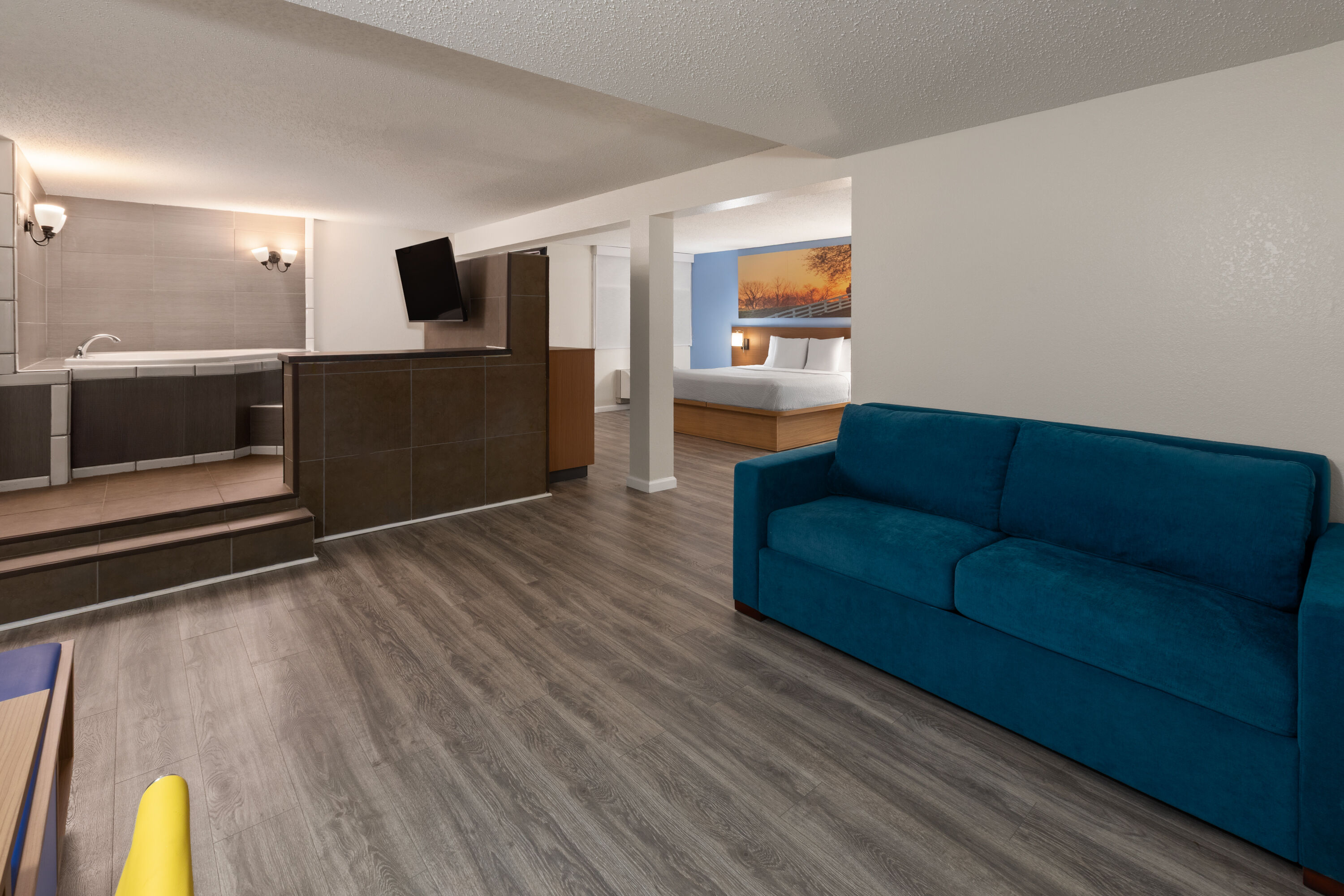 Guest room at the Days Inn & Suites by Wyndham Festus in Festus, Missouri