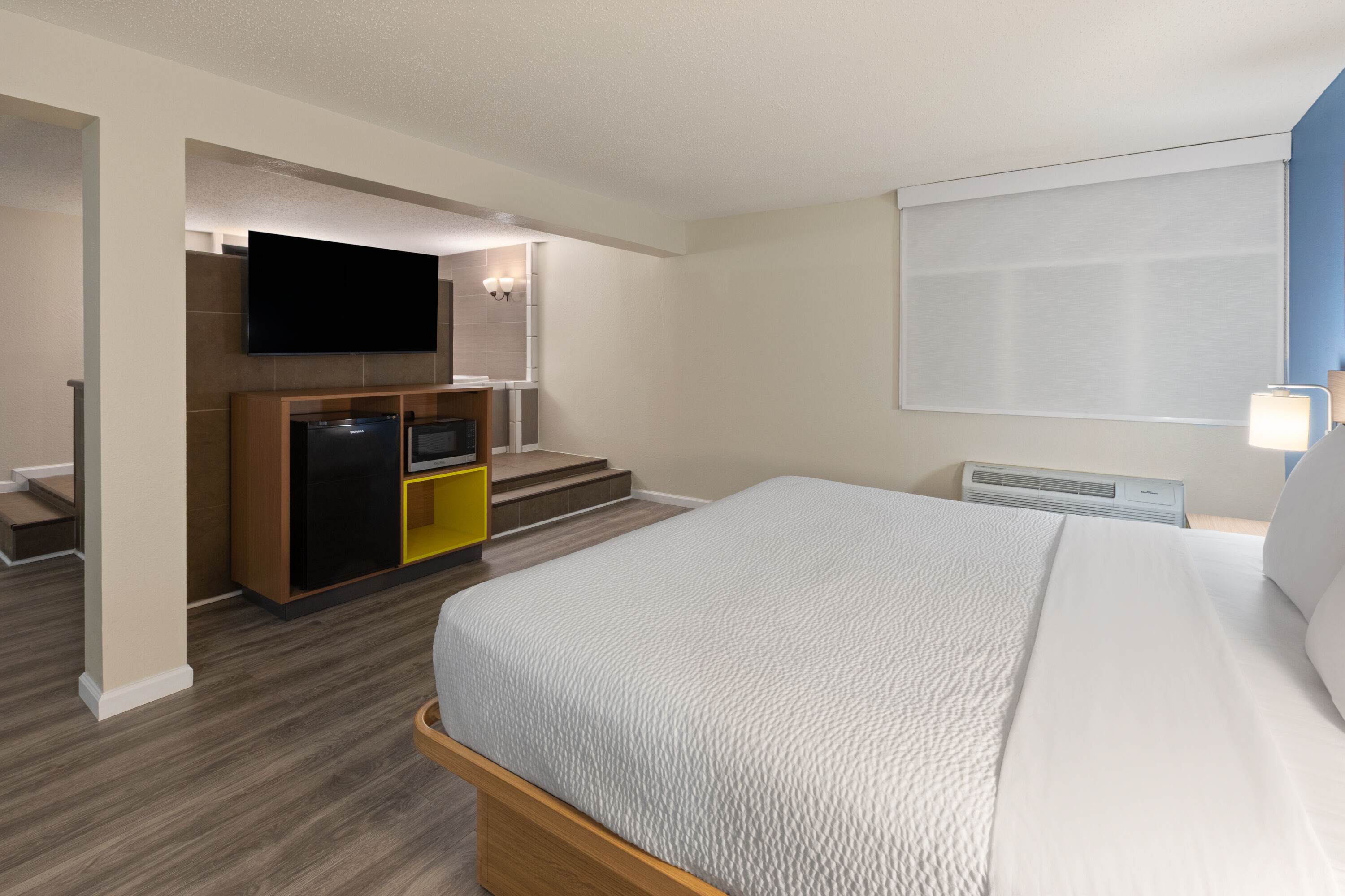 Guest room at the Days Inn & Suites by Wyndham Festus in Festus, Missouri