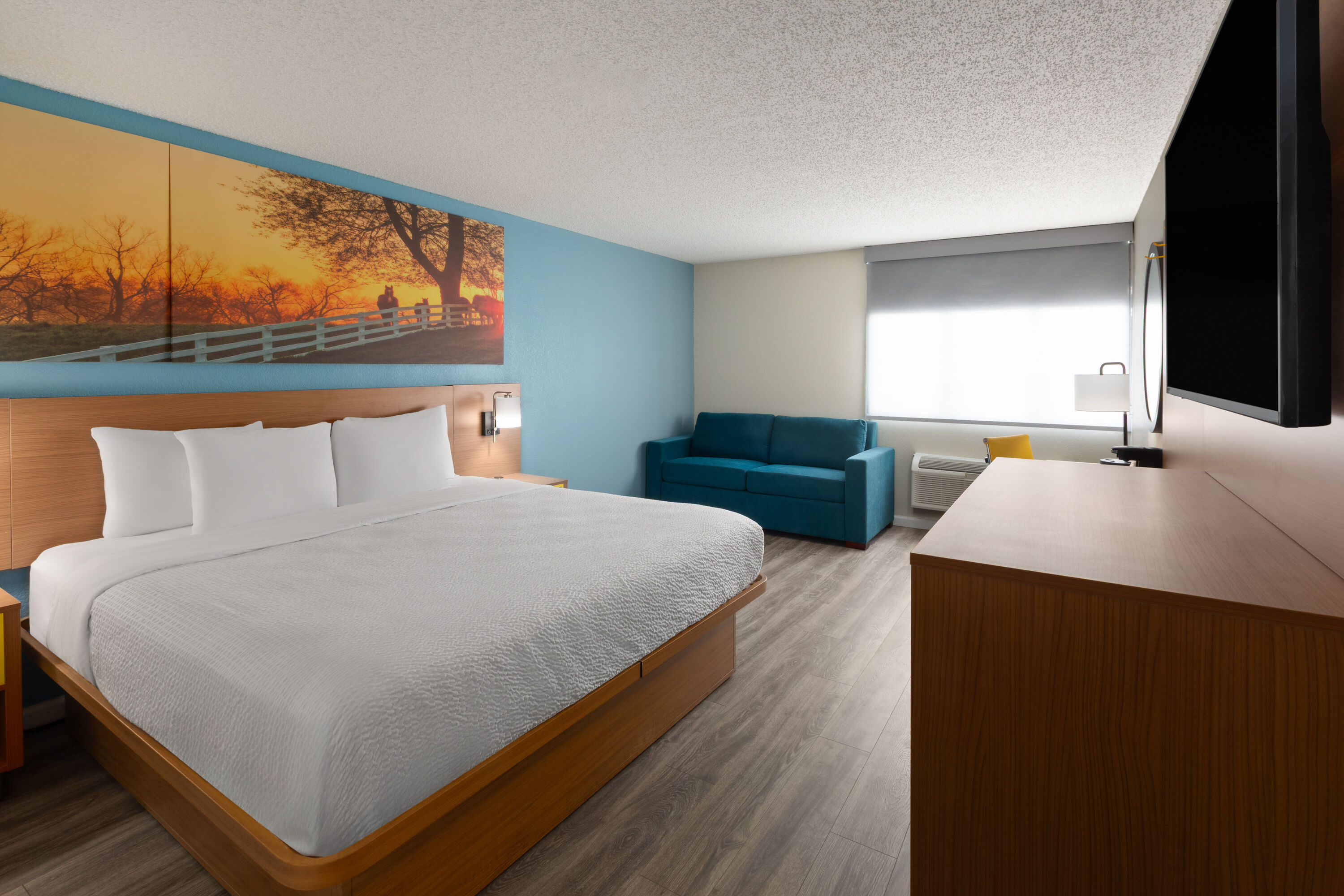 Days Inn & Suites by Wyndham Festus suite in Festus, Missouri