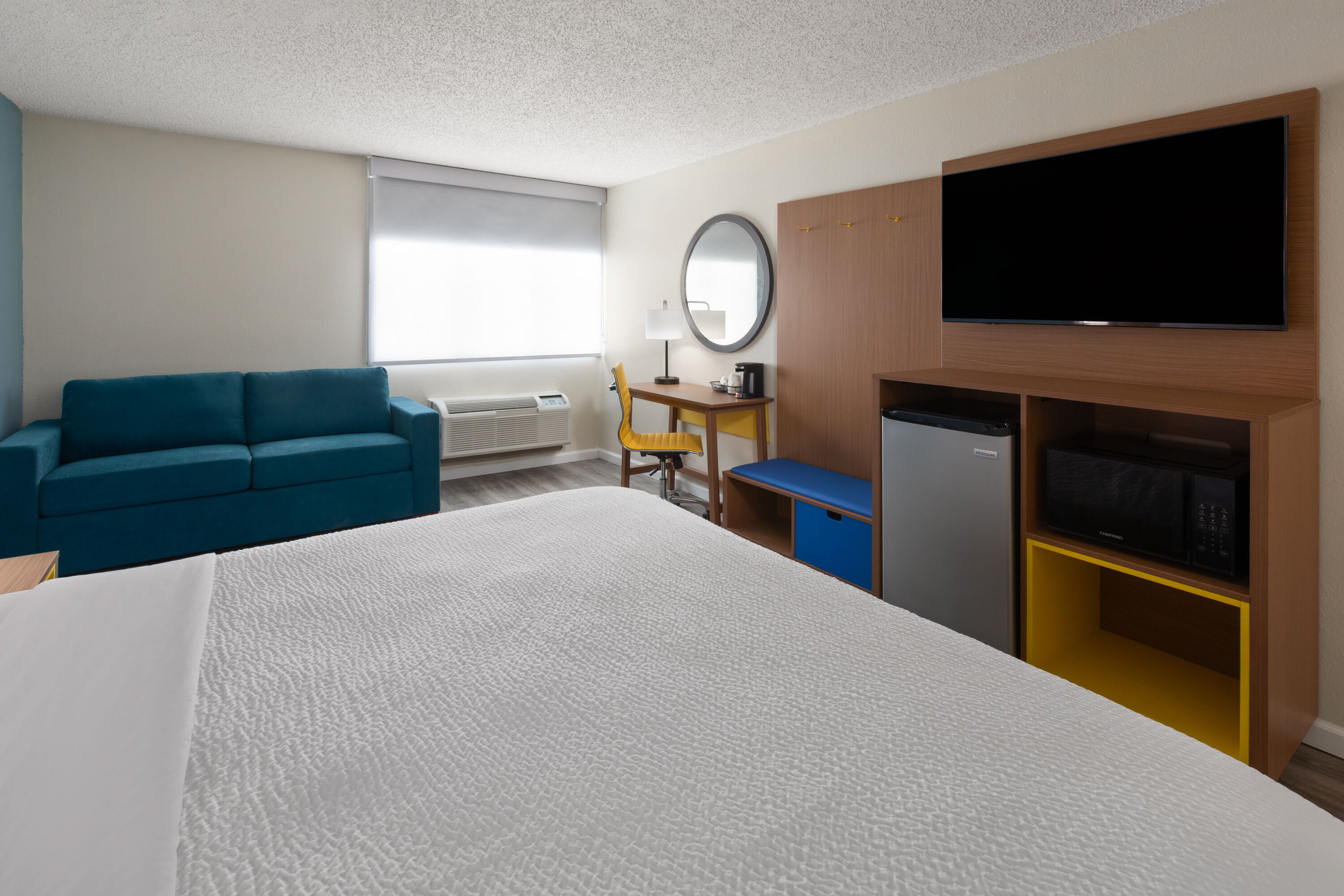 Days Inn & Suites by Wyndham Festus suite in Festus, Missouri