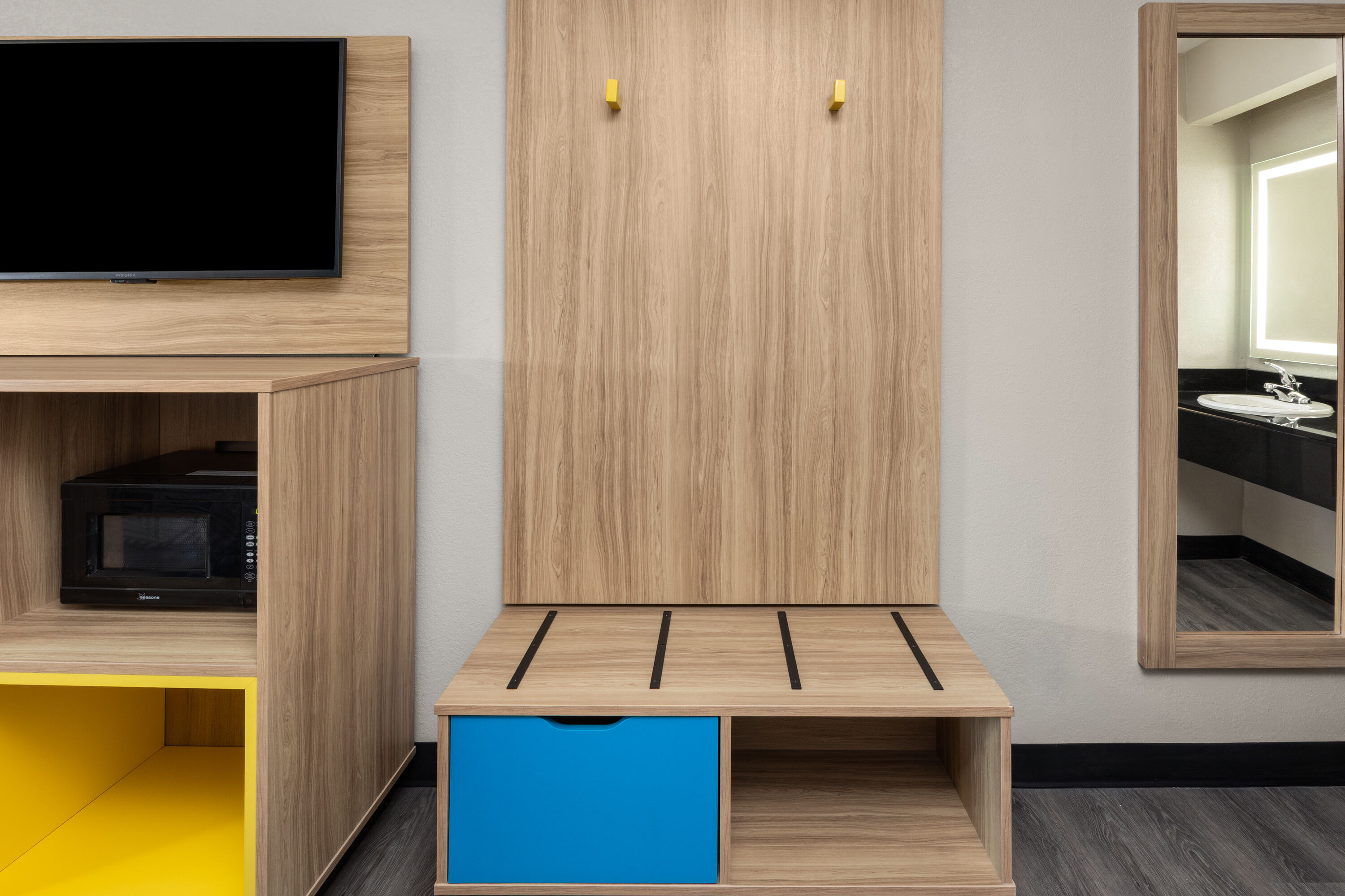 Guest room at the Days Inn by Wyndham Kansas City Northeast in Kansas City, Missouri