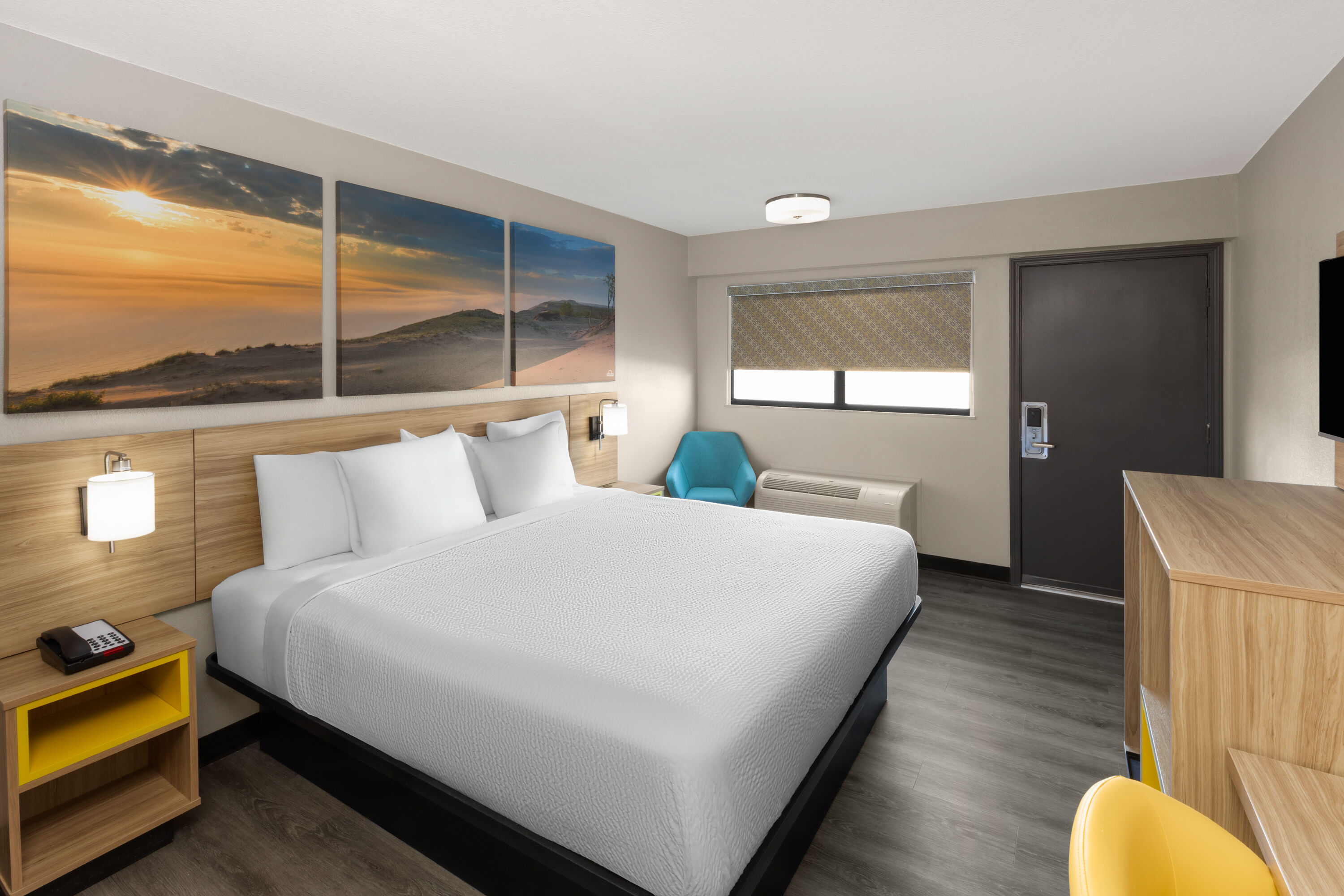 Guest room at the Days Inn by Wyndham Kansas City Northeast in Kansas City, Missouri