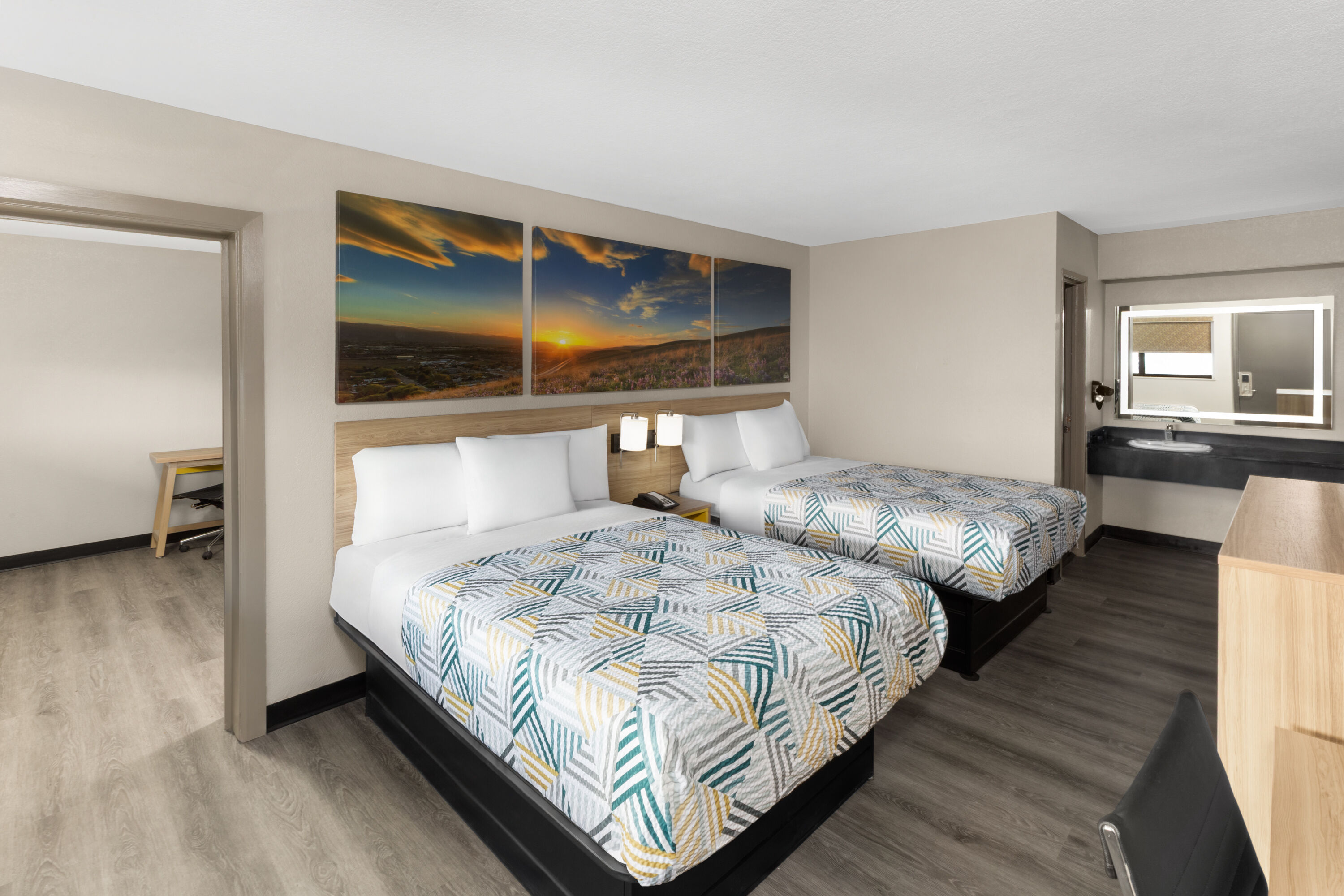 Days Inn by Wyndham Kansas City Northeast suite in Kansas City, Missouri