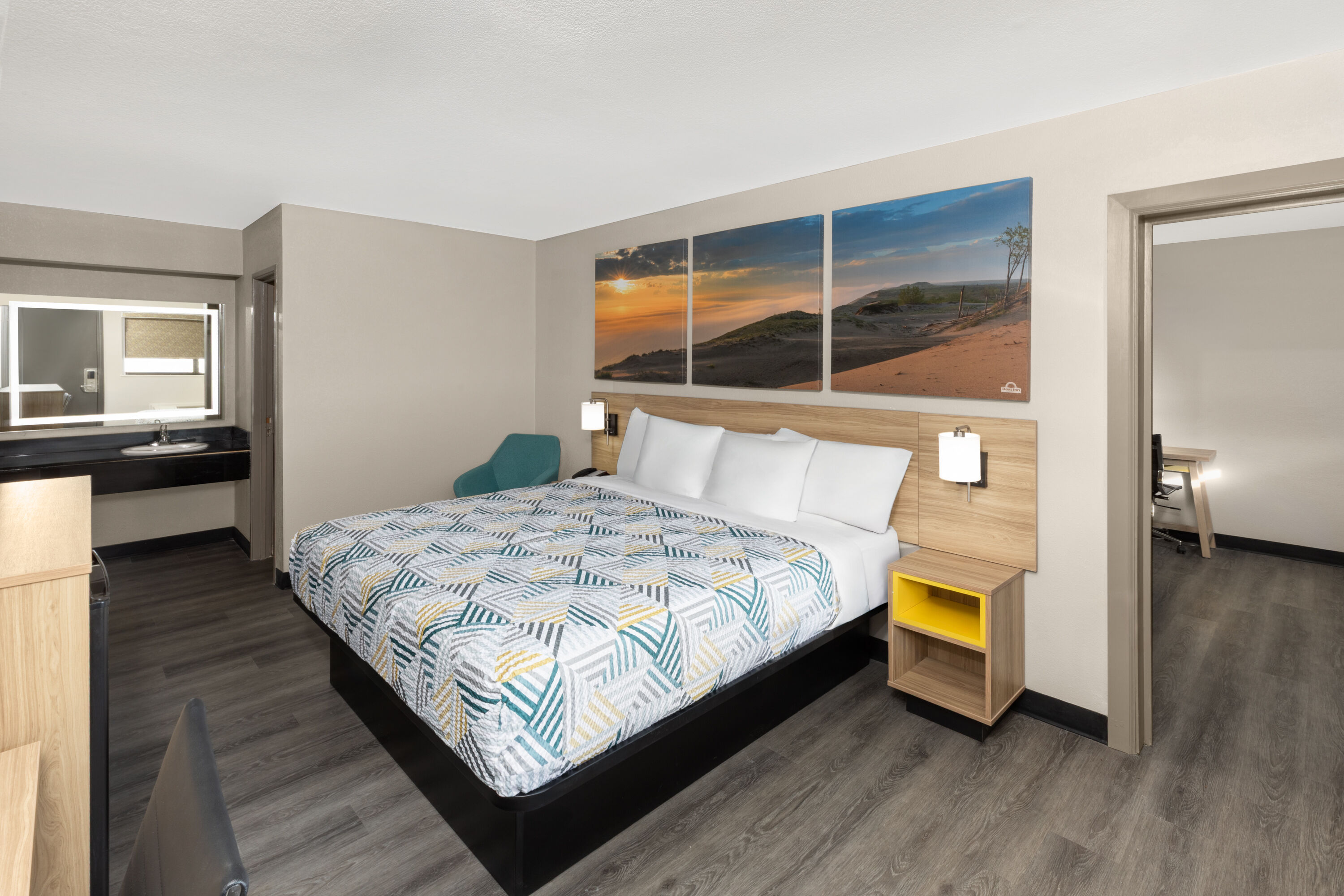 Days Inn by Wyndham Kansas City Northeast suite in Kansas City, Missouri