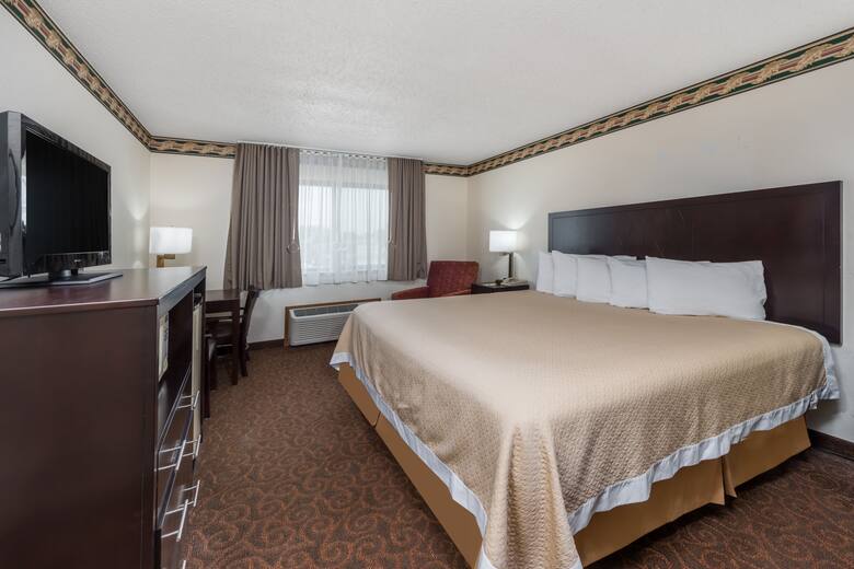 Guest room at the Days Inn Mexico in Mexico, Missouri