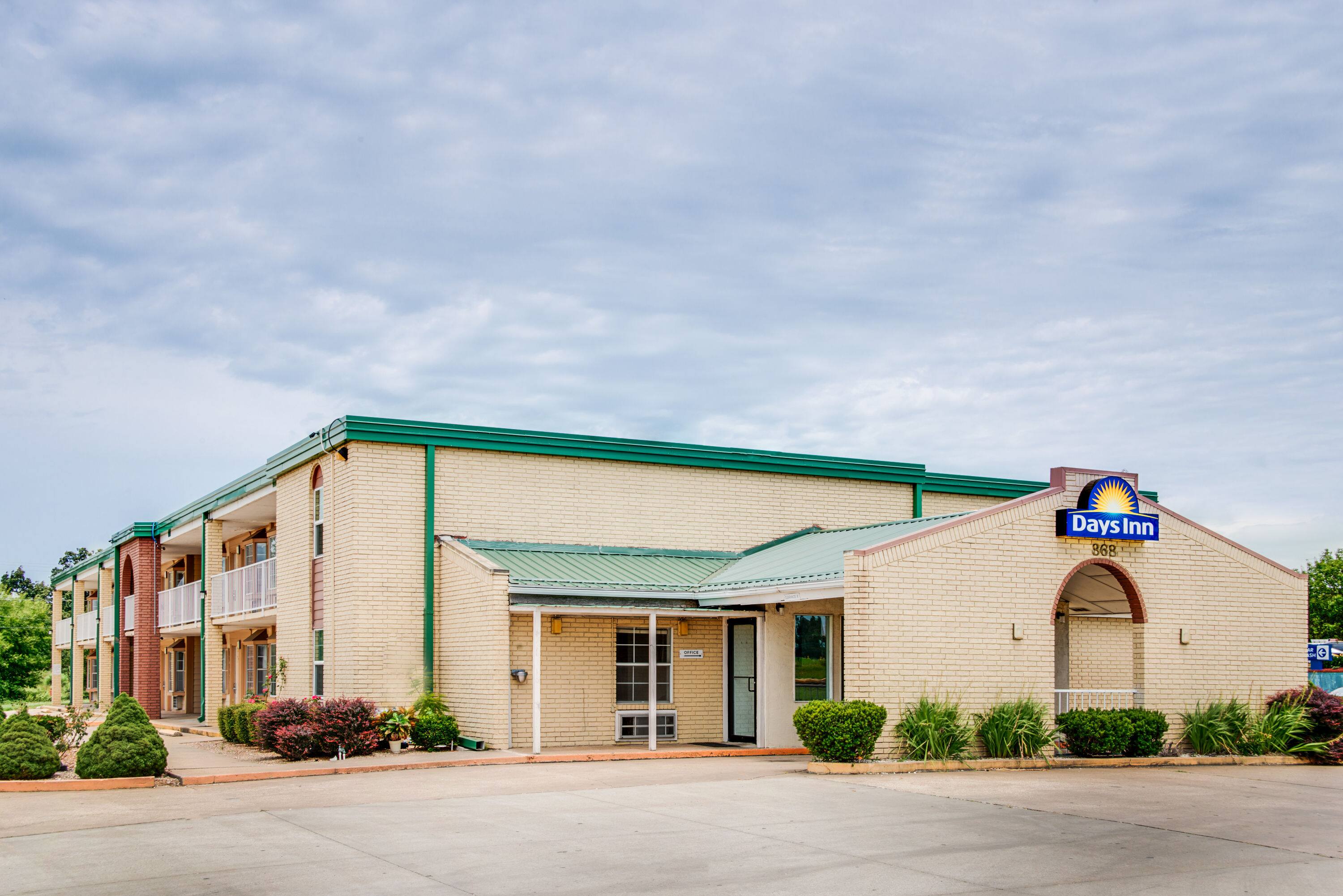 Days Inn by Wyndham Monett | Monett, MO Hotels