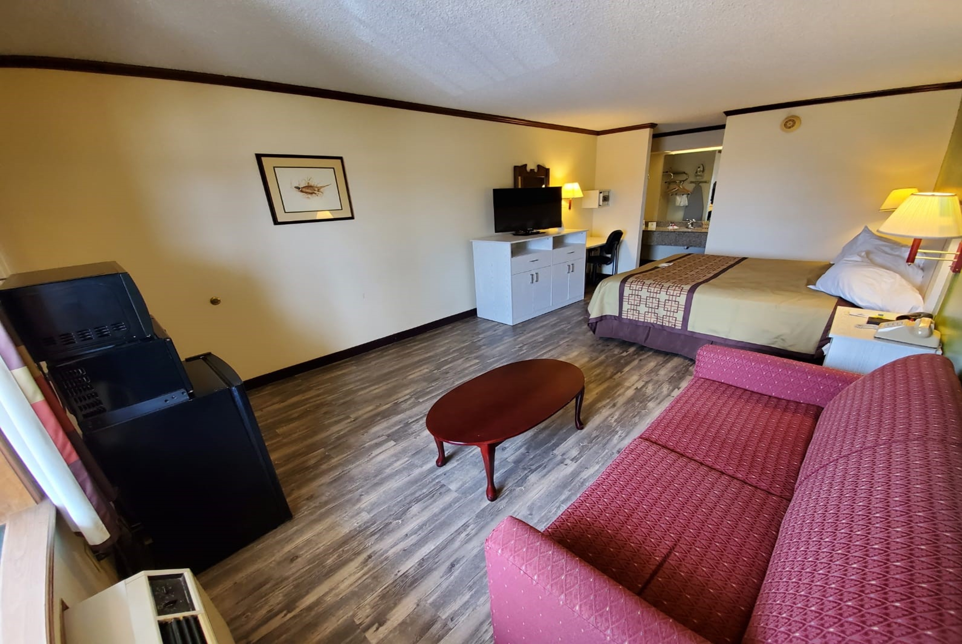 Guest room at the Days Inn by Wyndham Monett in Monett, Missouri