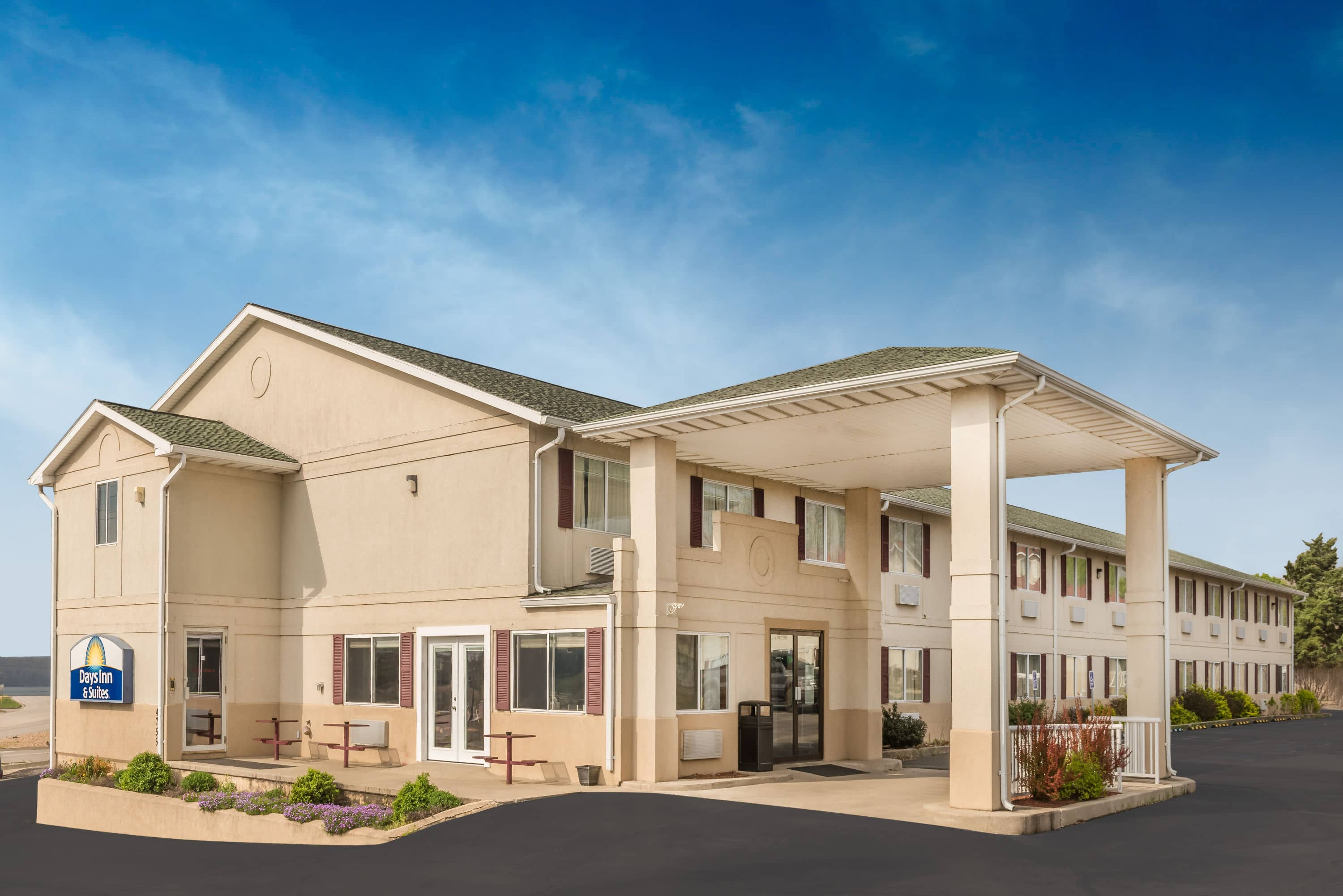 Days Inn By Wyndham Osage Beach Lake Of The Ozarks Osage - 