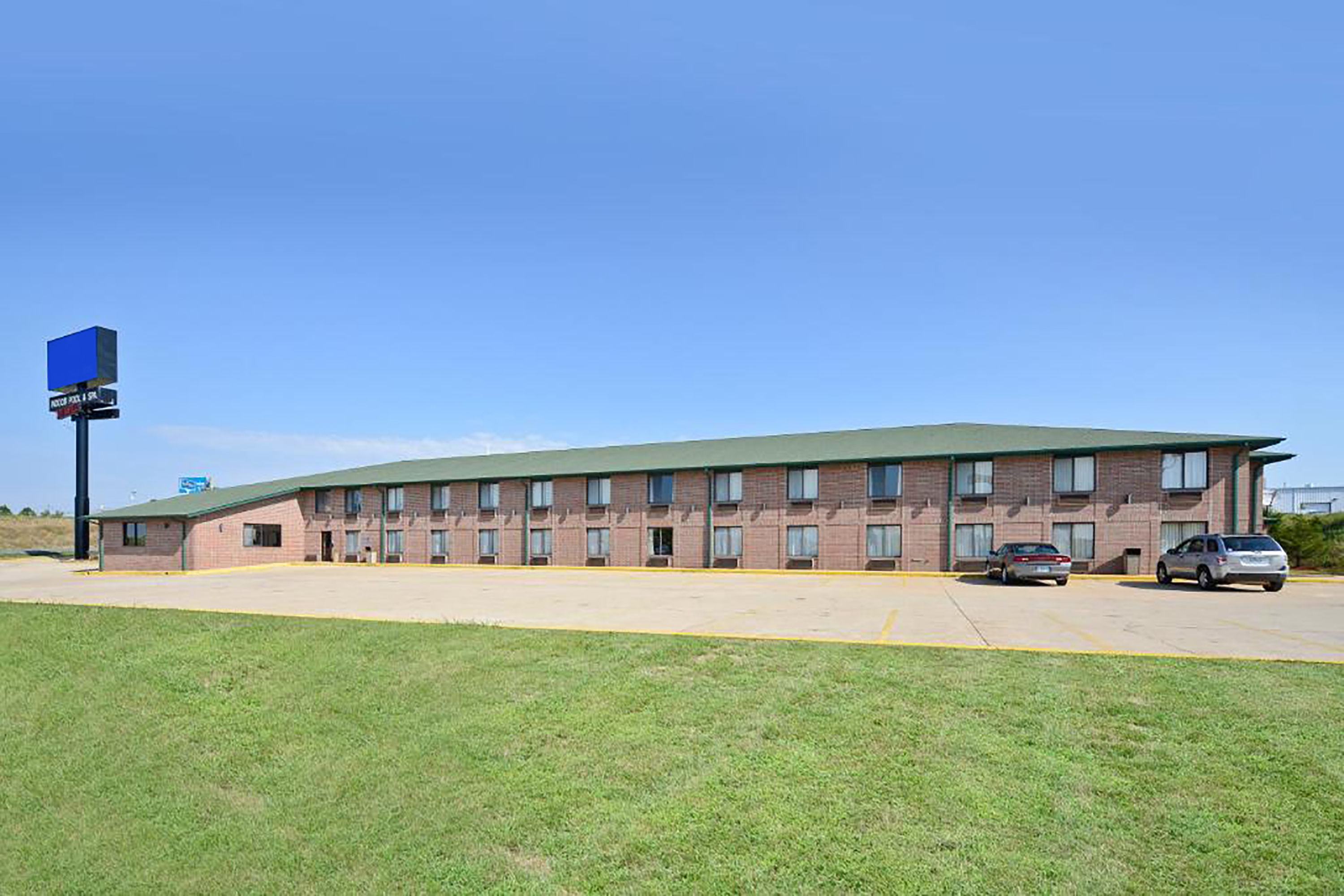 Days Inn by Wyndham Ozark Springfield | Ozark, MO Hotels