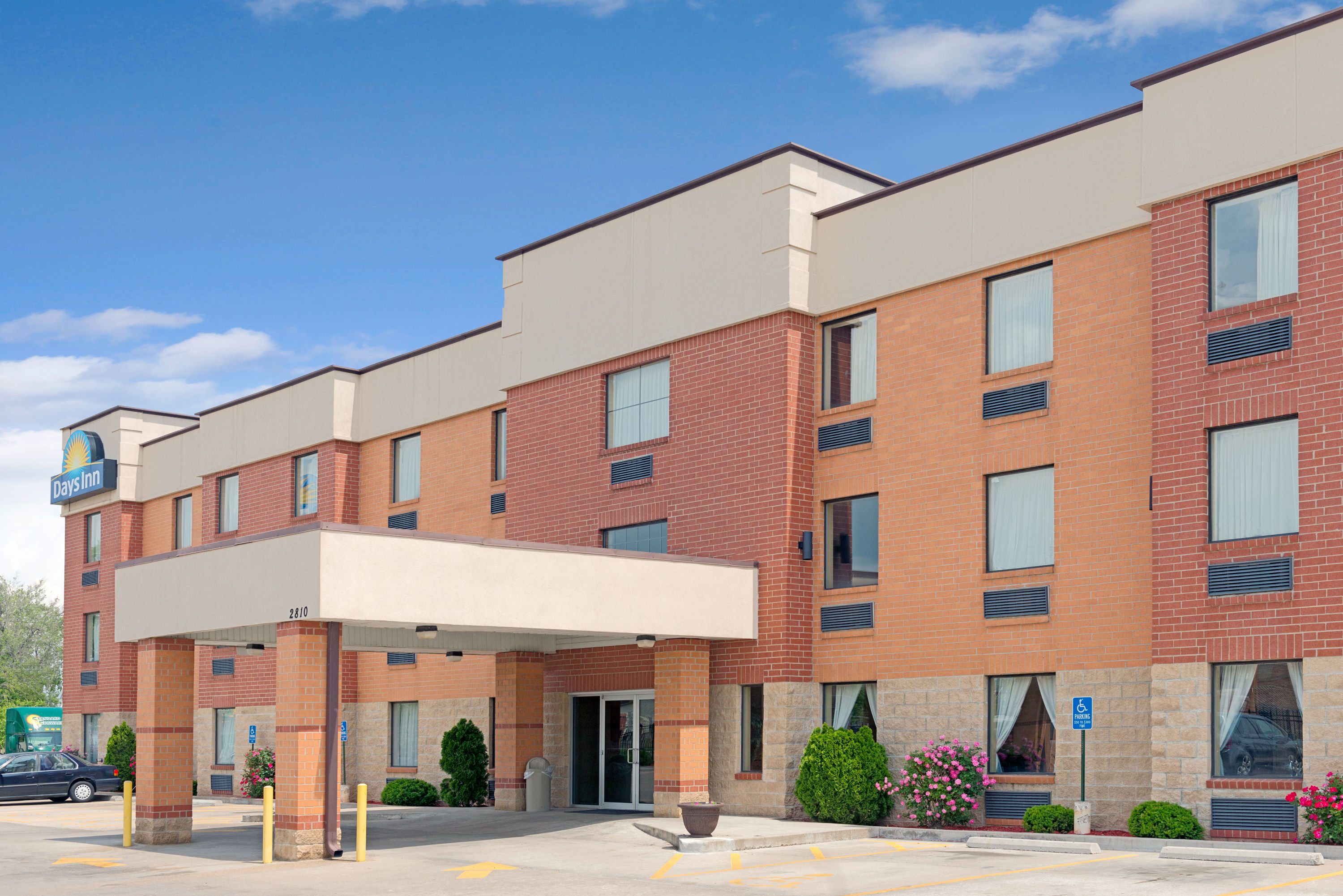 Days Inn by Wyndham Downtown St. Louis | Saint Louis, MO Hotels