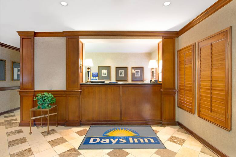 Days Inn - St. Louis/Westport MO hotel lobby in Saint Louis, Missouri