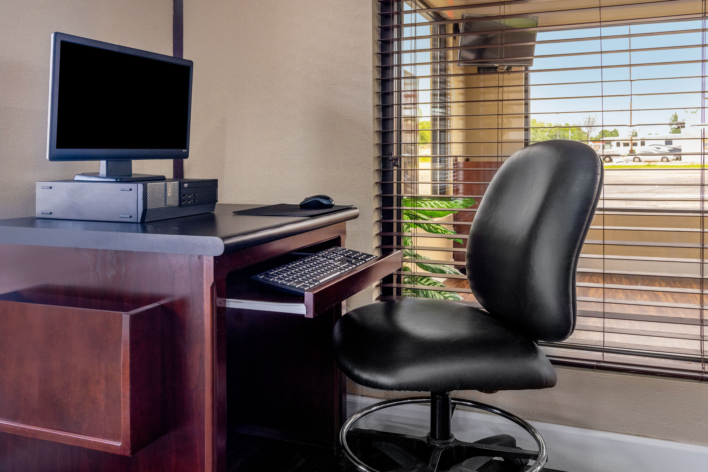 Days Inn by Wyndham St. Robert Waynesville/Ft. Leonard Wood business center in St. Robert, Missouri