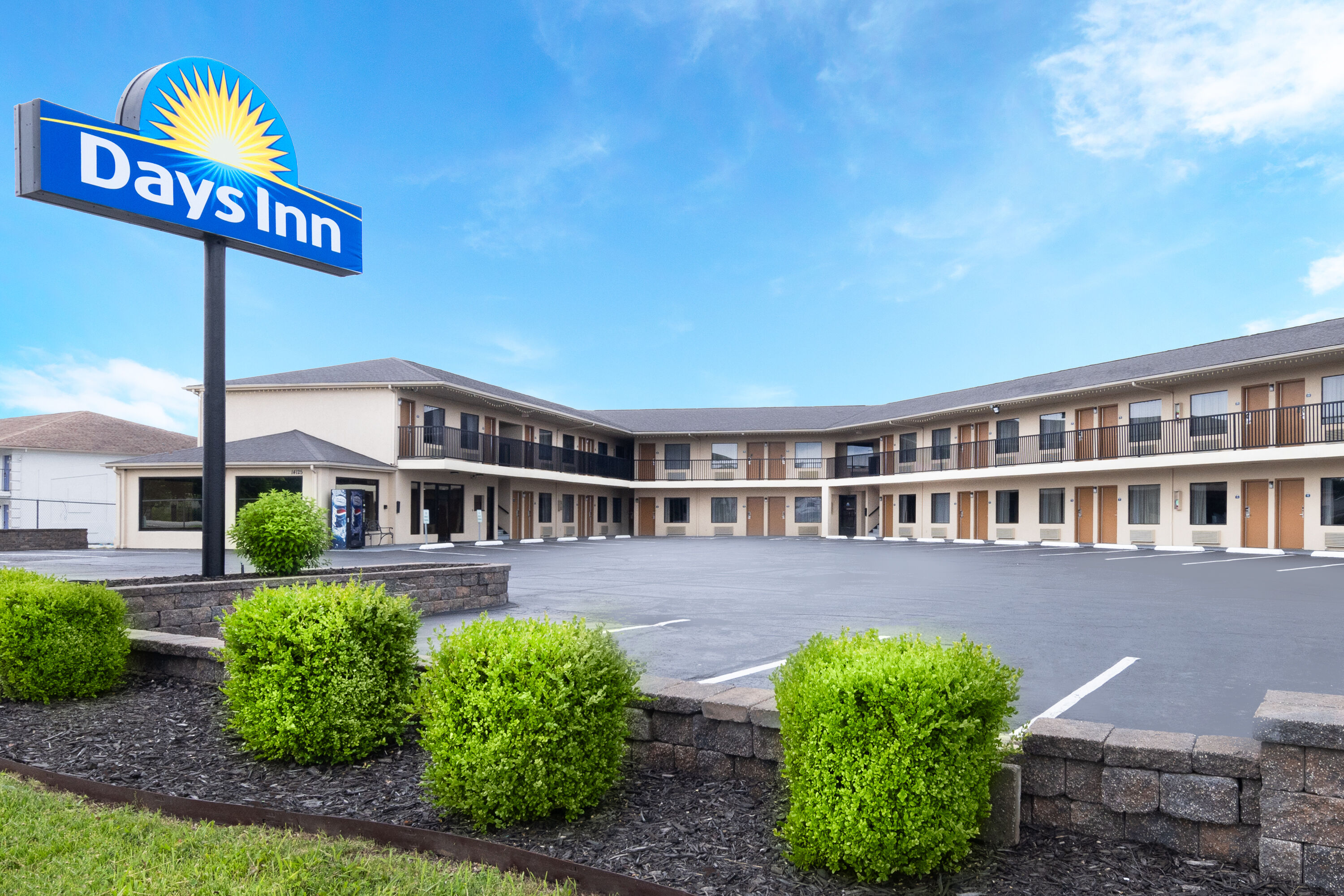 Exterior Day Image of Days Inn by Wyndham St. Robert Waynesville/Ft. Leonard Wood hotel in St. Robert, Missouri