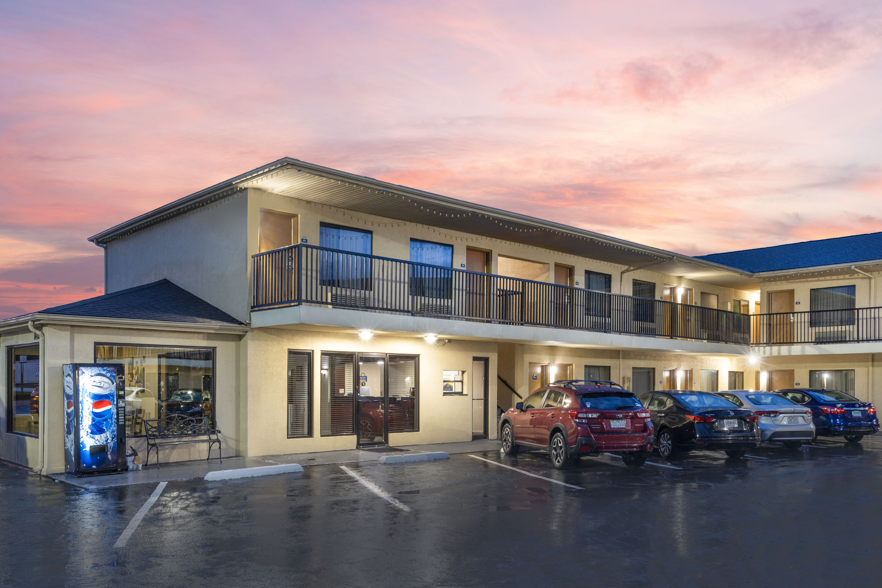 Exterior Dusk Image of Days Inn by Wyndham St. Robert Waynesville/Ft. Leonard Wood hotel in St. Robert, Missouri