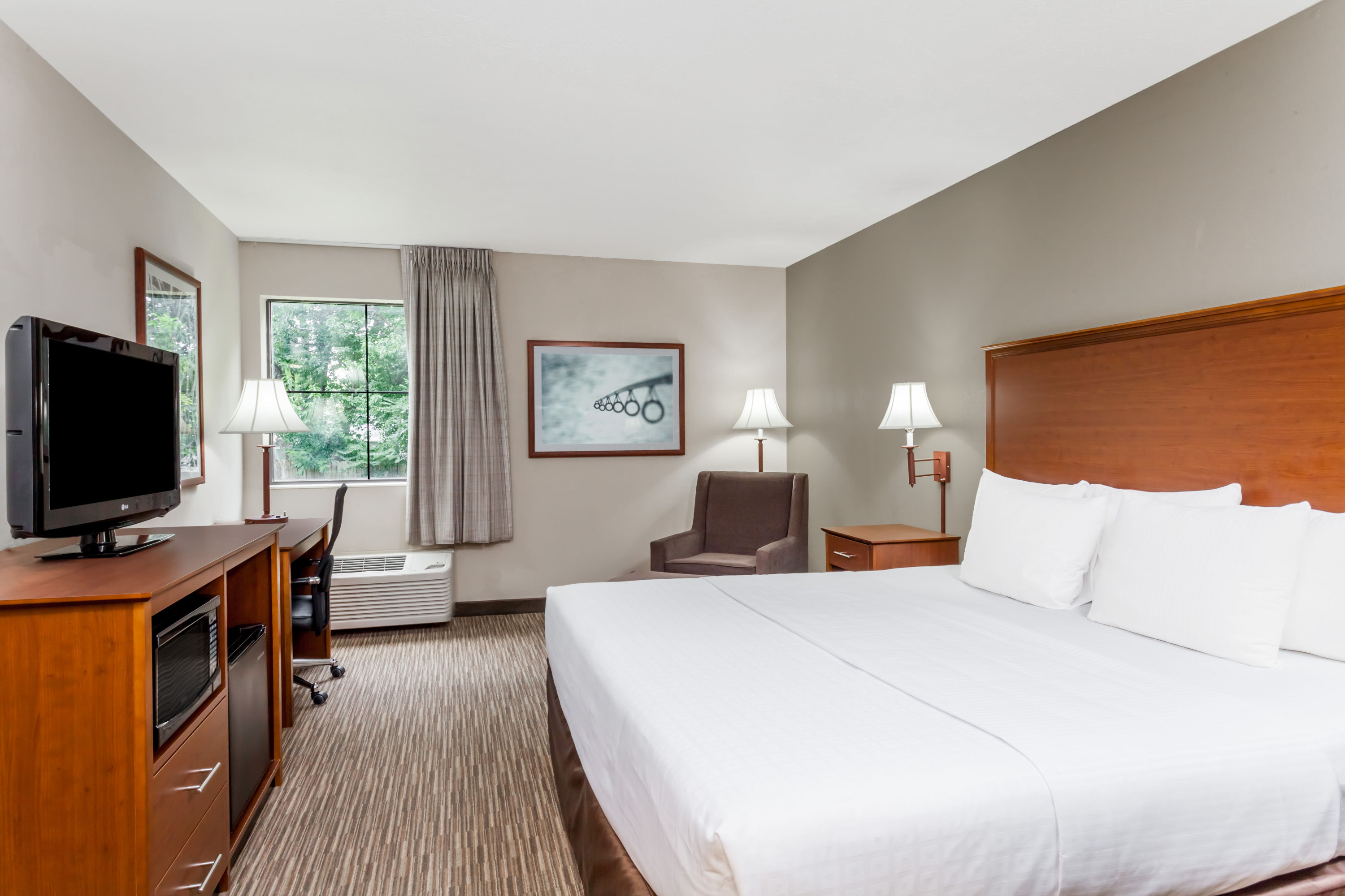 Guest room at the Days Inn Springfield South in Springfield, Missouri