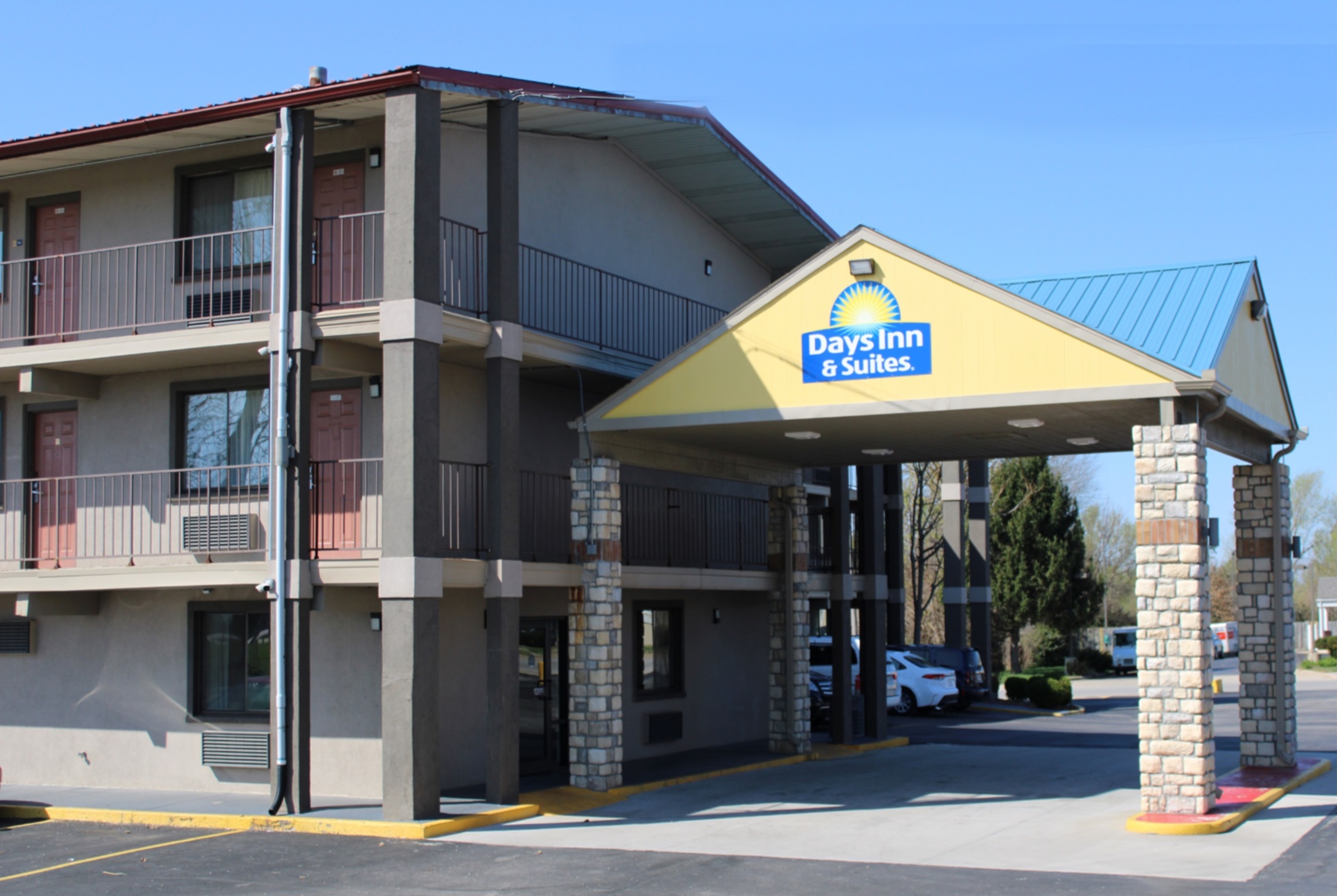 Exterior of Days Inn & Suites by Wyndham Springfield on I-44 hotel in Springfield, Missouri