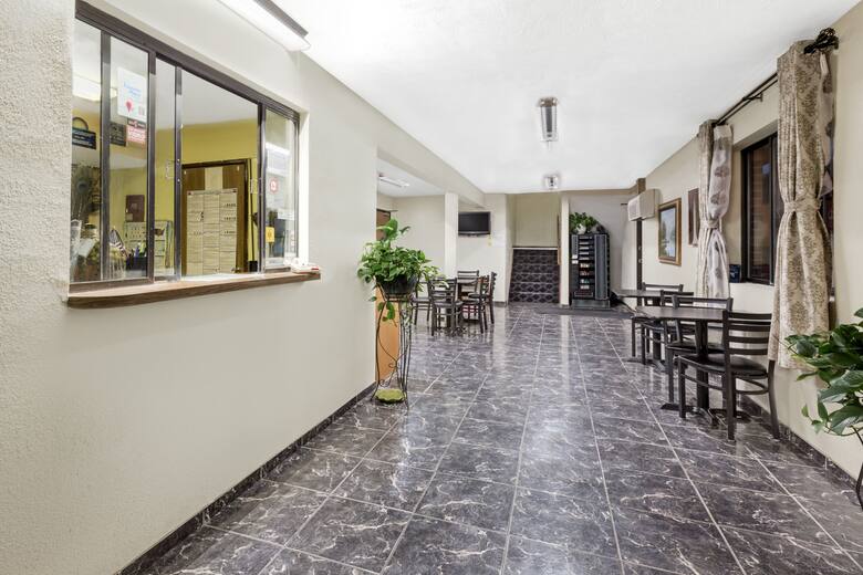 Days Inn By Wyndham Warrensburg Hotels Mo 64093 Days Inn By Wyndham Warrensburg Hotel Lobby In Missouri