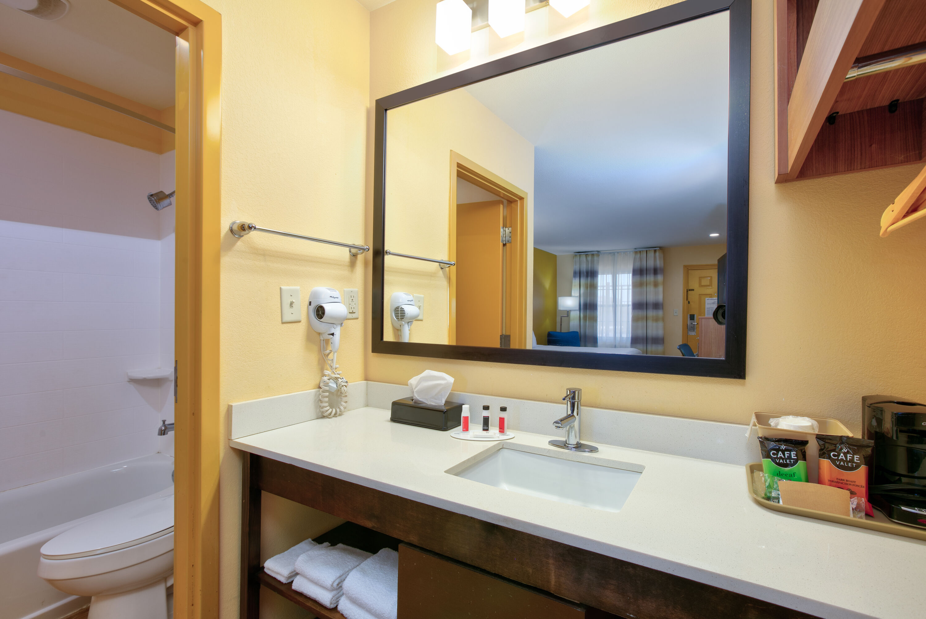 Guest room bath at the Days Inn by Wyndham Batesville in Batesville, Mississippi