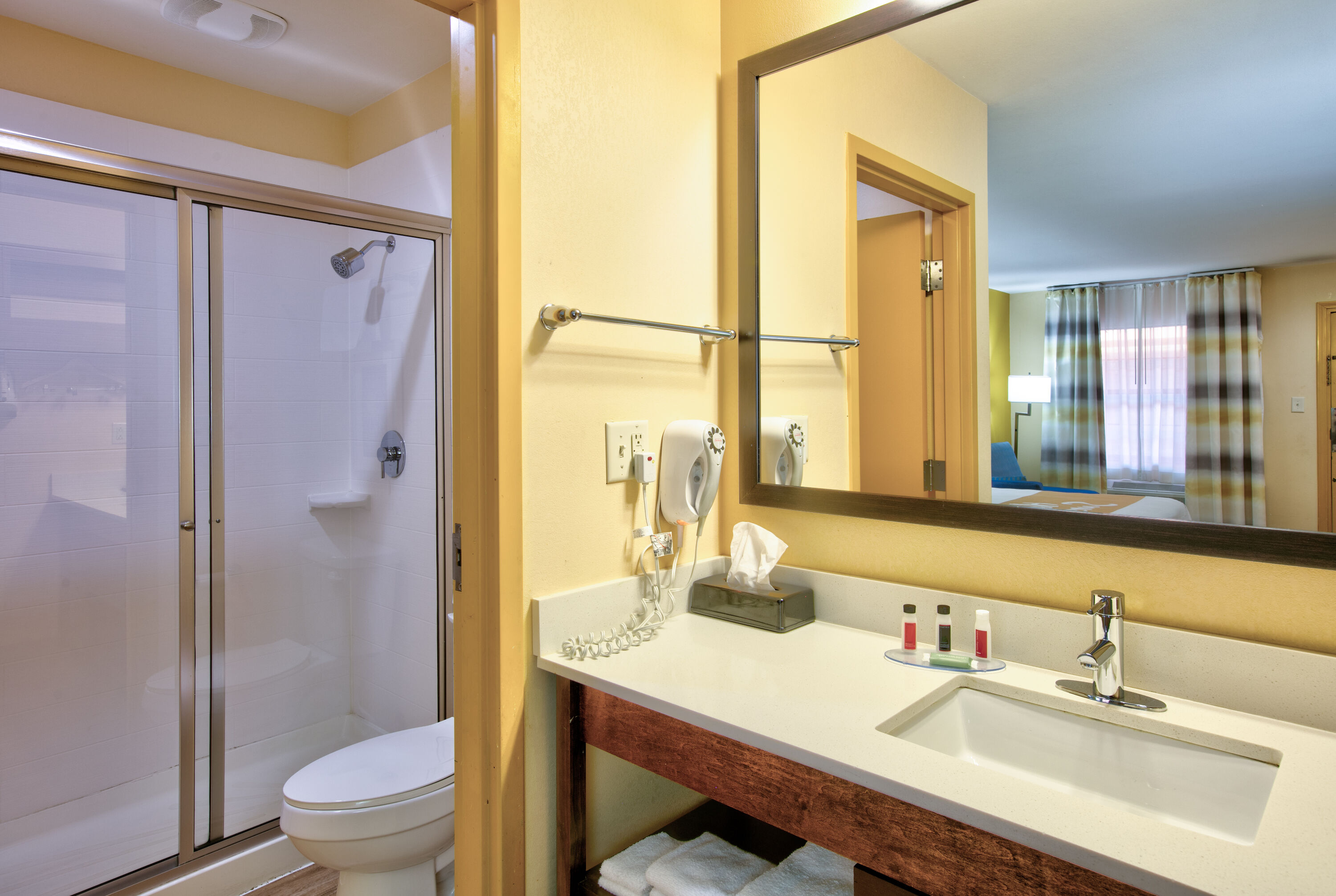 Guest room bath at the Days Inn by Wyndham Batesville in Batesville, Mississippi