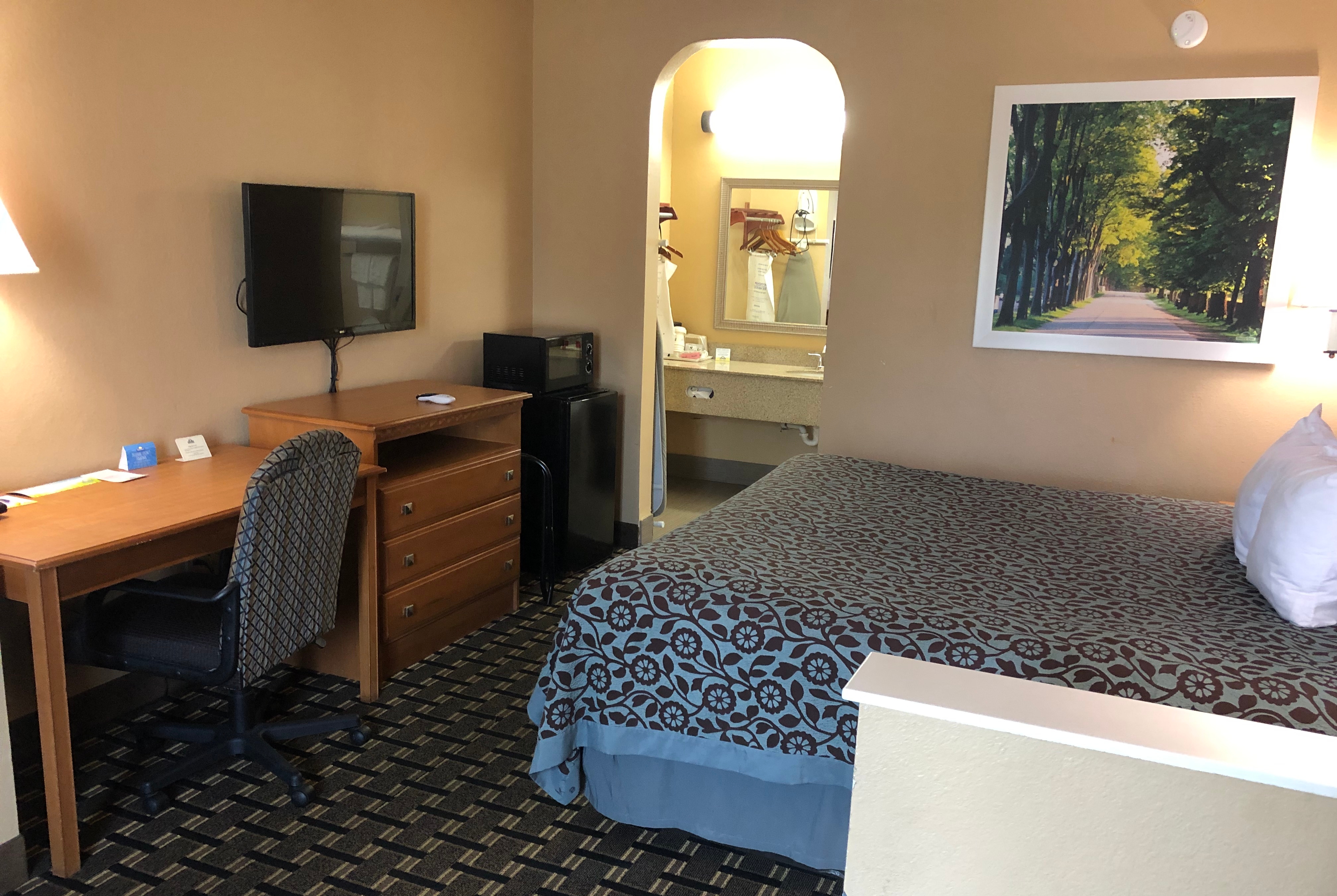 Guest room at the Days Inn by Wyndham Columbus in Columbus, Mississippi
