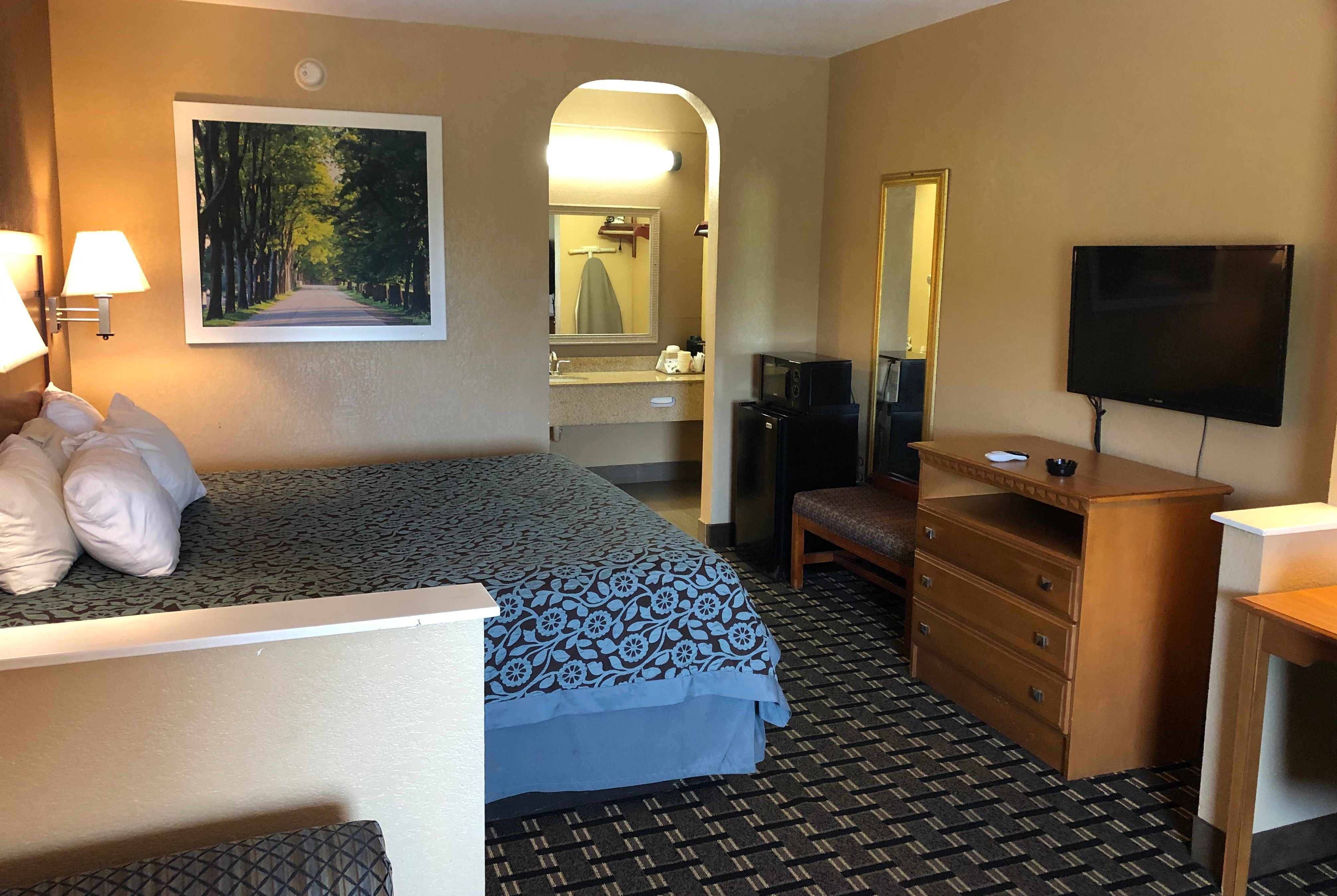 Guest room at the Days Inn by Wyndham Columbus in Columbus, Mississippi