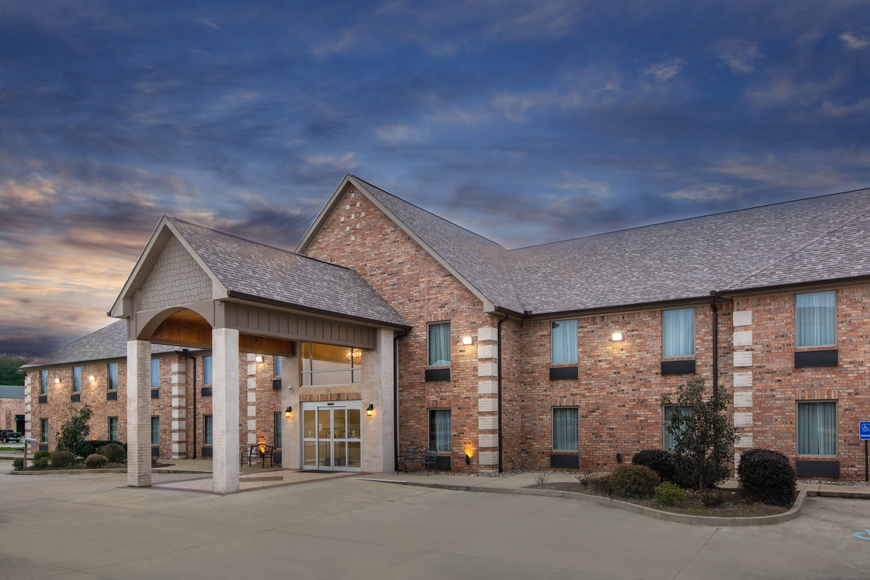 Days Inn & Suites by Wyndham Florence/Jackson Area Florence, MS Hotels