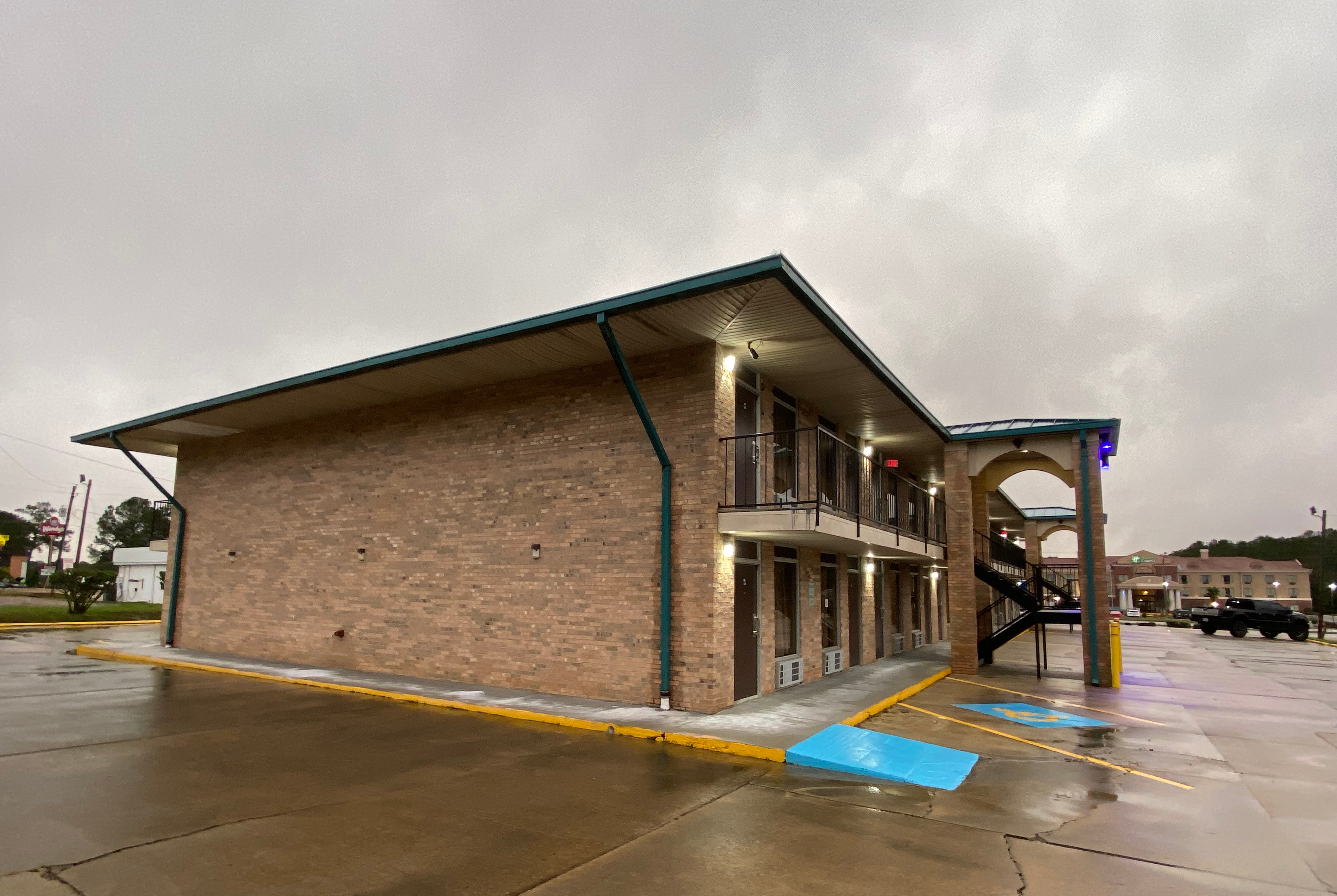 Days Inn by Wyndham Forest Forest MS Hotels