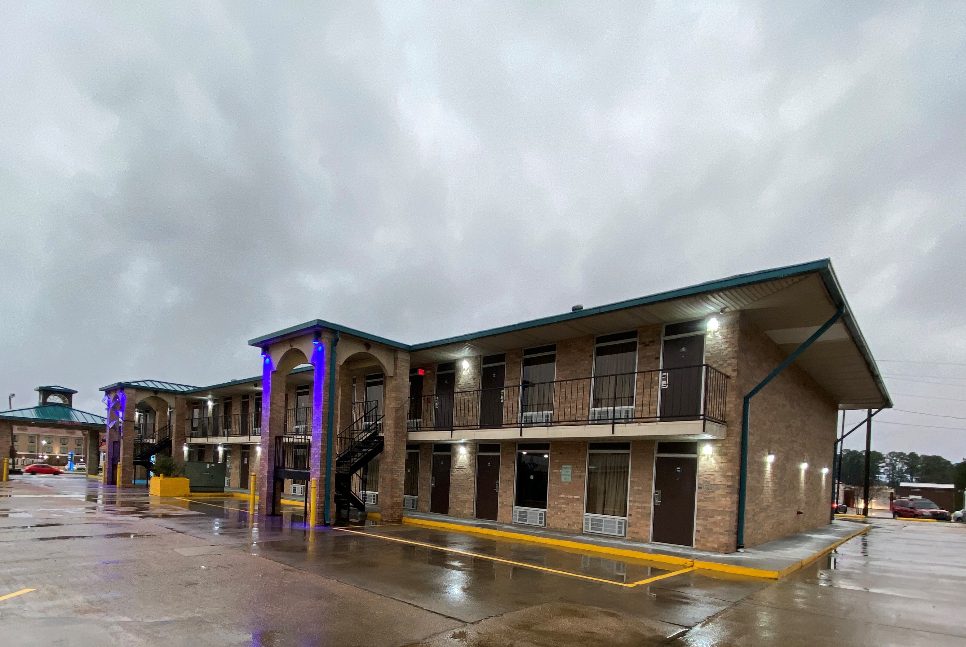 Days Inn by Wyndham Forest Forest MS Hotels
