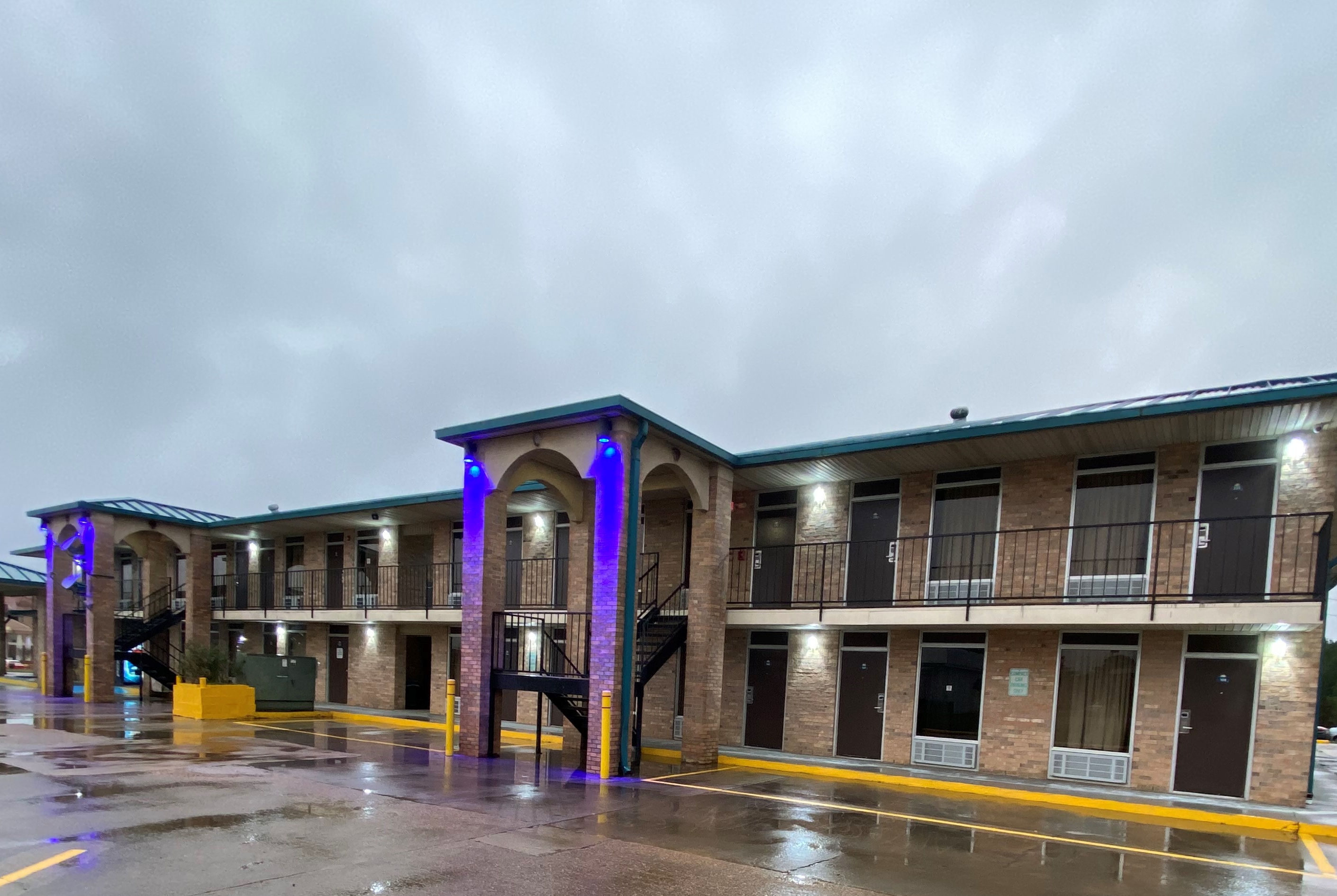Days Inn by Wyndham Forest Forest MS Hotels