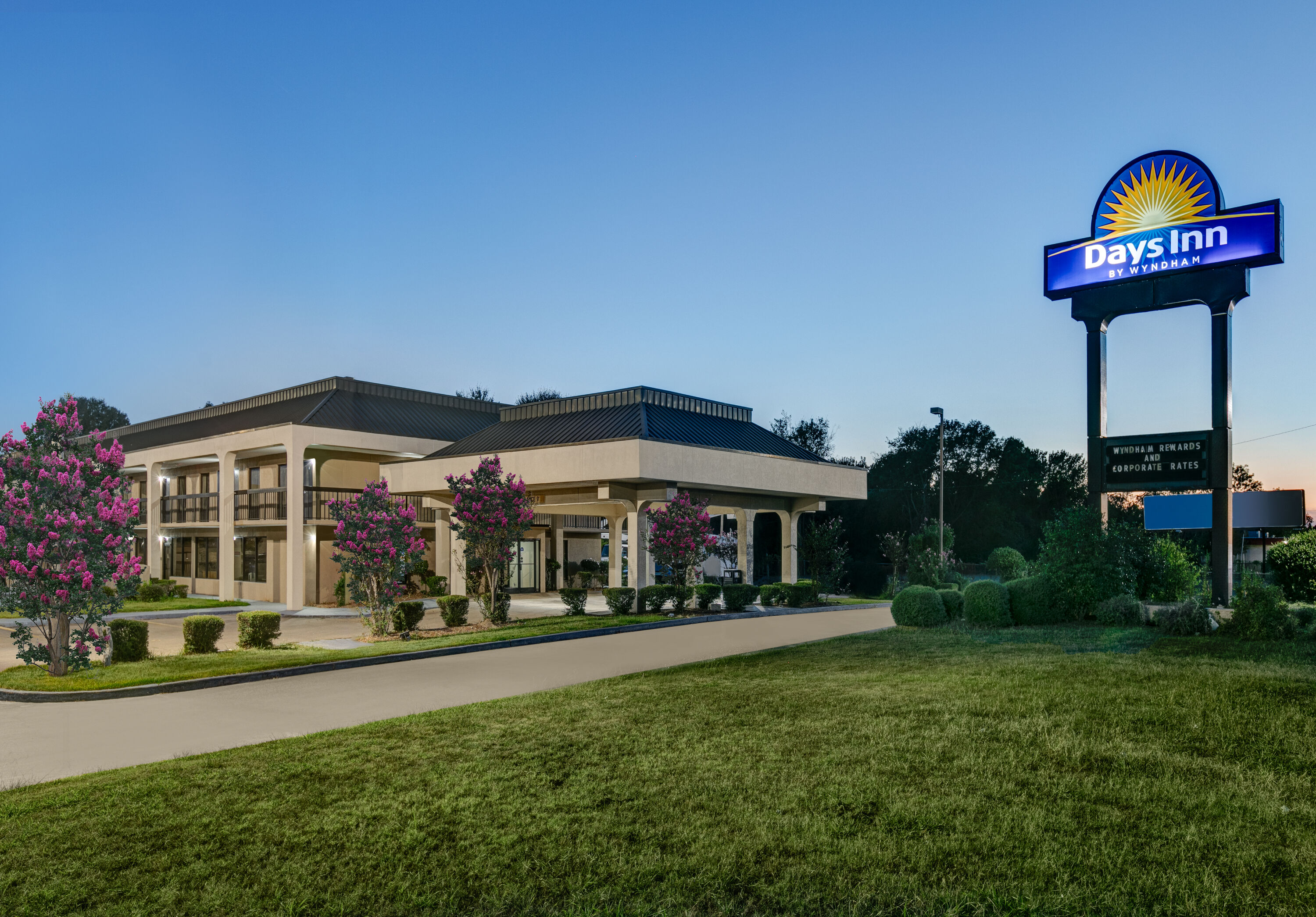 Exterior Dusk Image of Days Inn by Wyndham Greenville MS hotel in Greenville, Mississippi