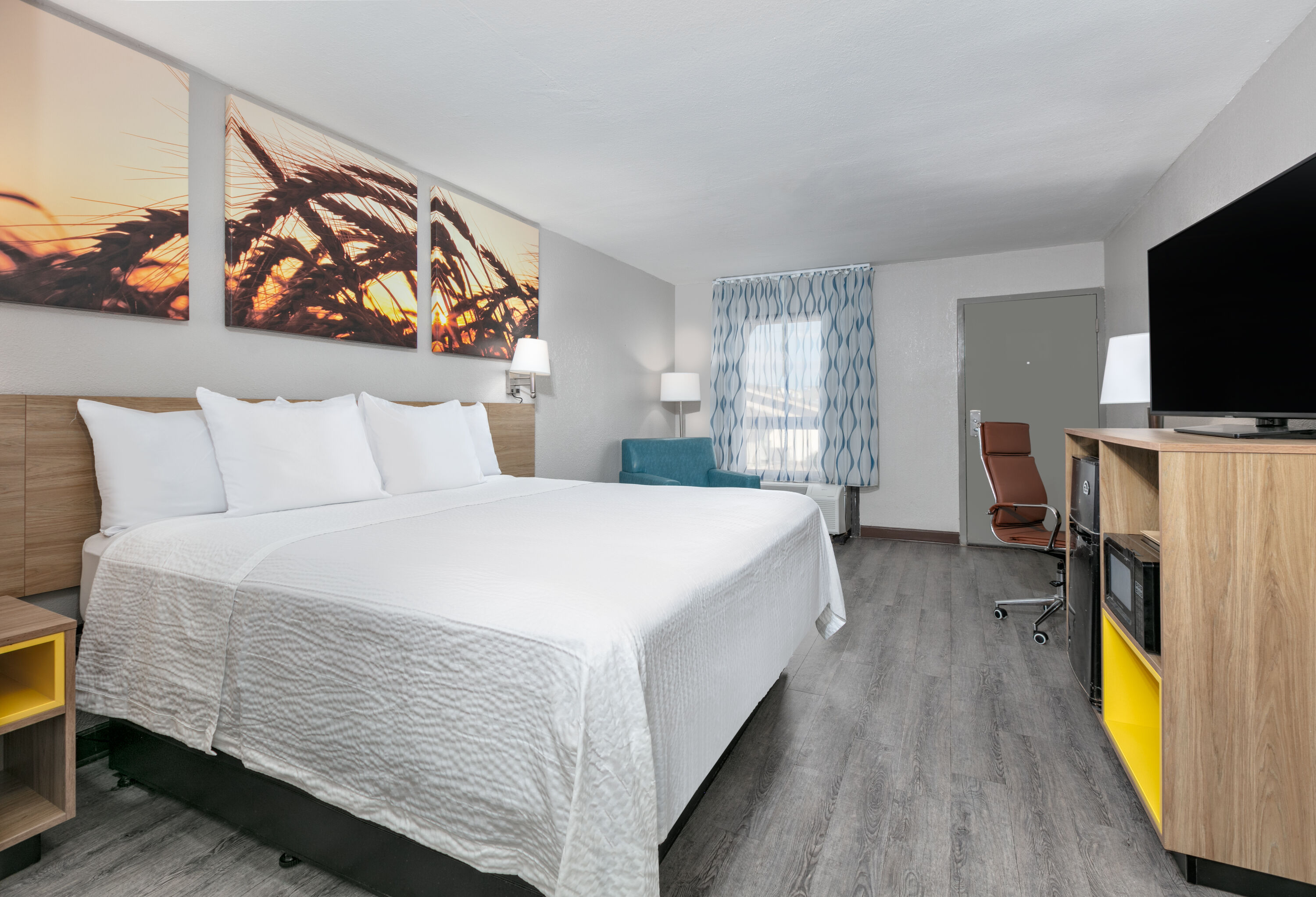 Guest room at the Days Inn by Wyndham Greenville MS in Greenville, Mississippi