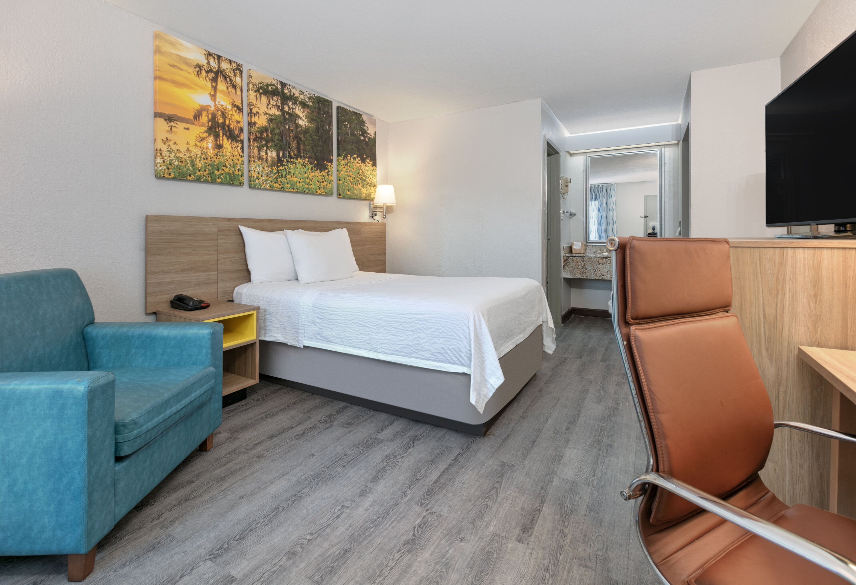 Guest room at the Days Inn by Wyndham Greenville MS in Greenville, Mississippi