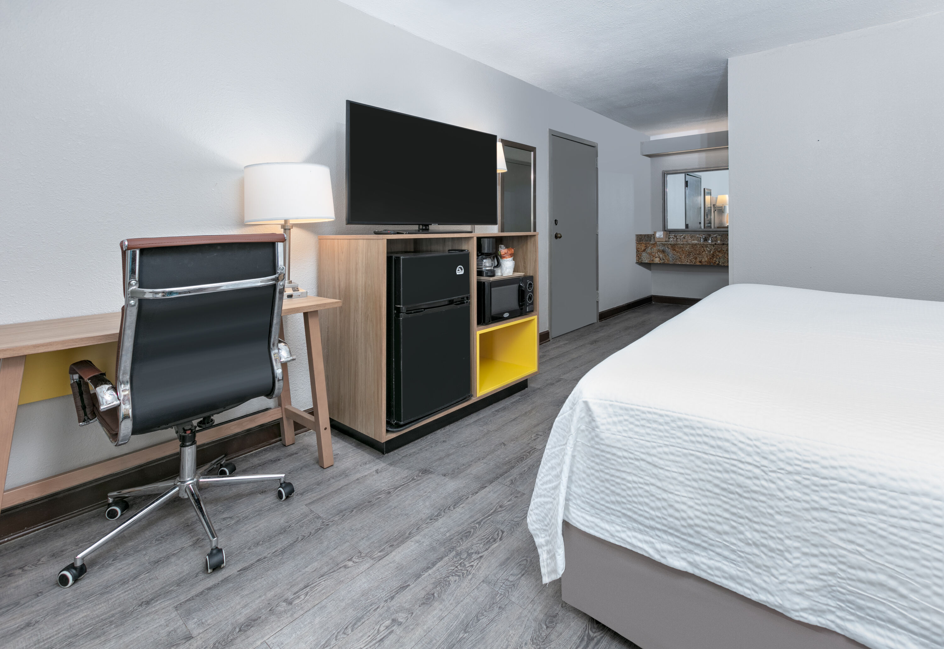 Guest room at the Days Inn by Wyndham Greenville MS in Greenville, Mississippi