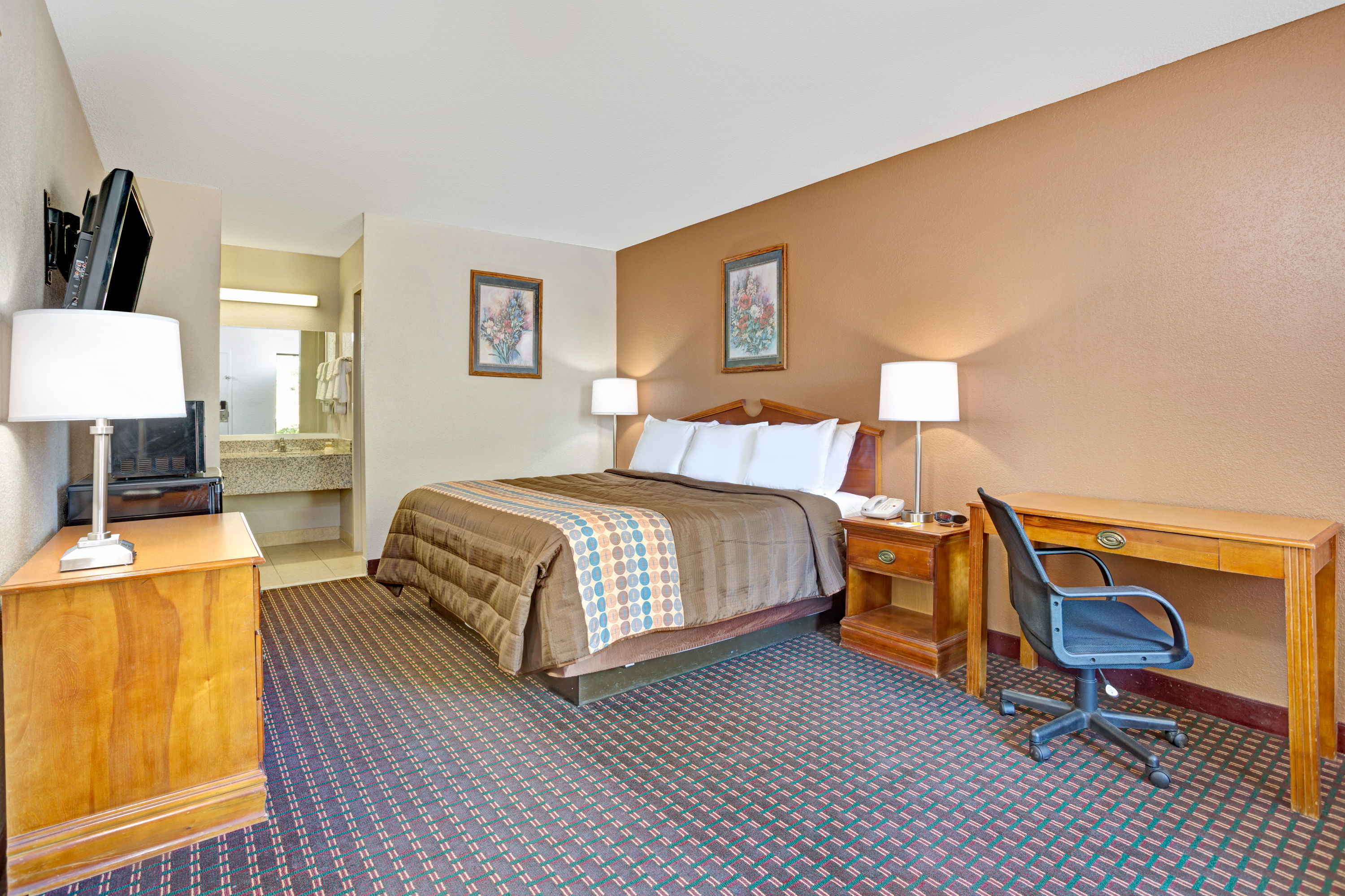 Guest room at the Days Inn by Wyndham Hernando in Hernando, Mississippi