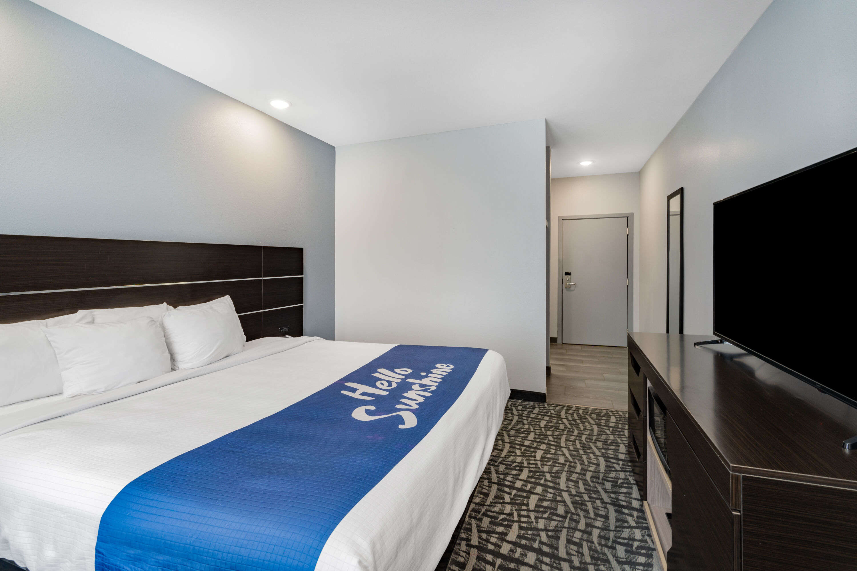 1 King Bed, Deluxe Mobility Accessible Room, Non-Smoking
