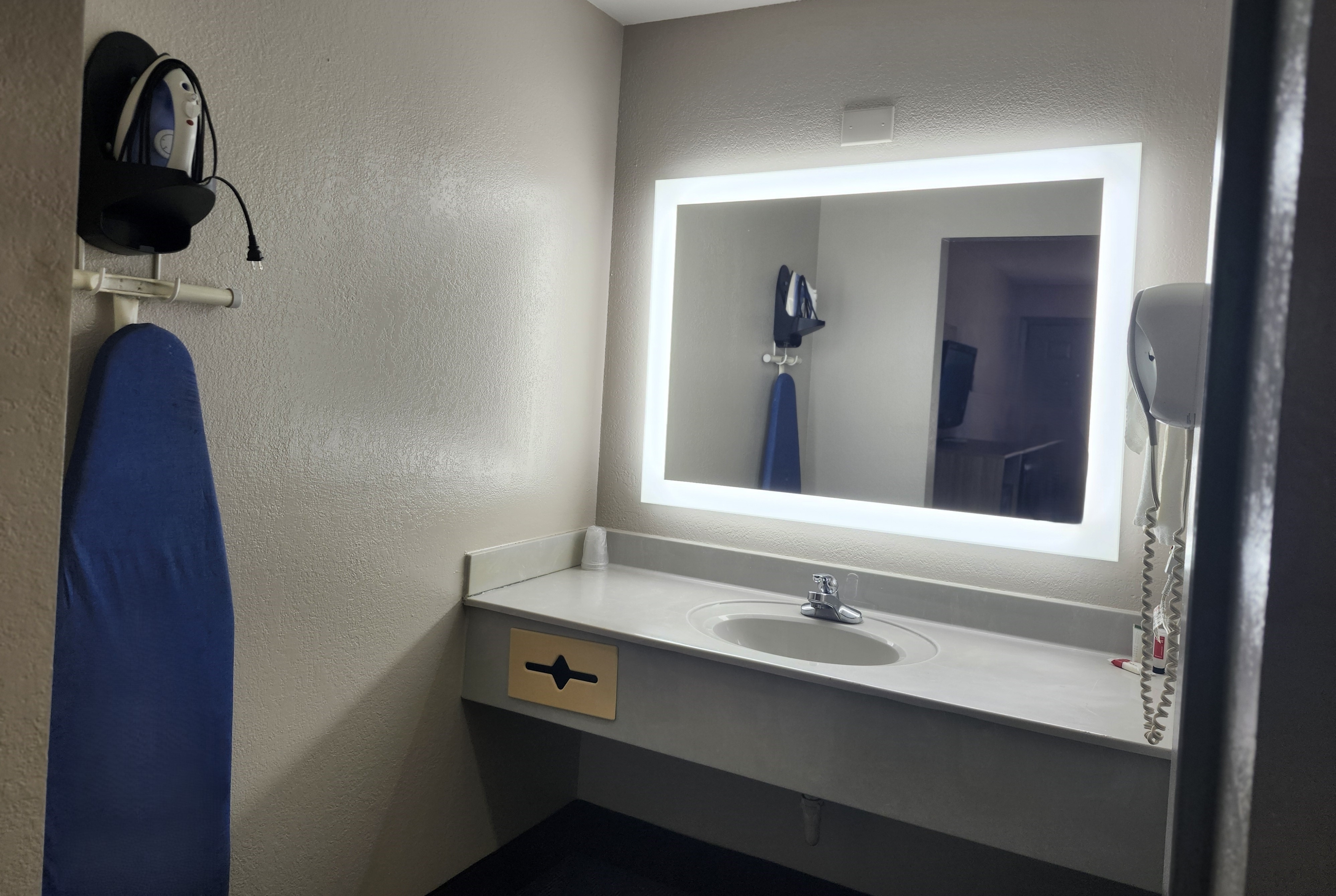 Guest room bath at the Days Inn by Wyndham Ocean Springs in Ocean Springs, Mississippi
