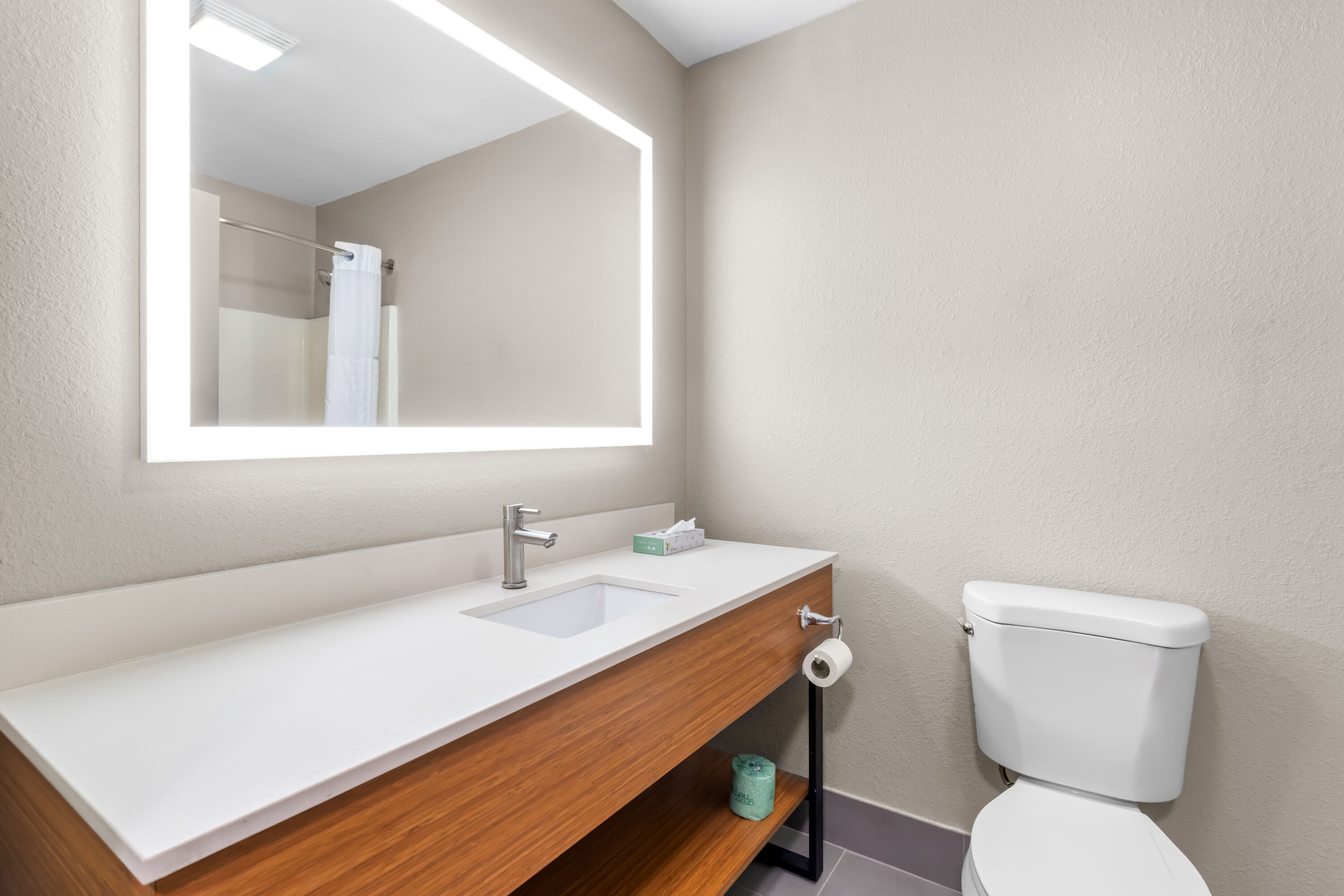 Guest room bath at the Days Inn & Suites by Wyndham Ridgeland in Ridgeland, Mississippi