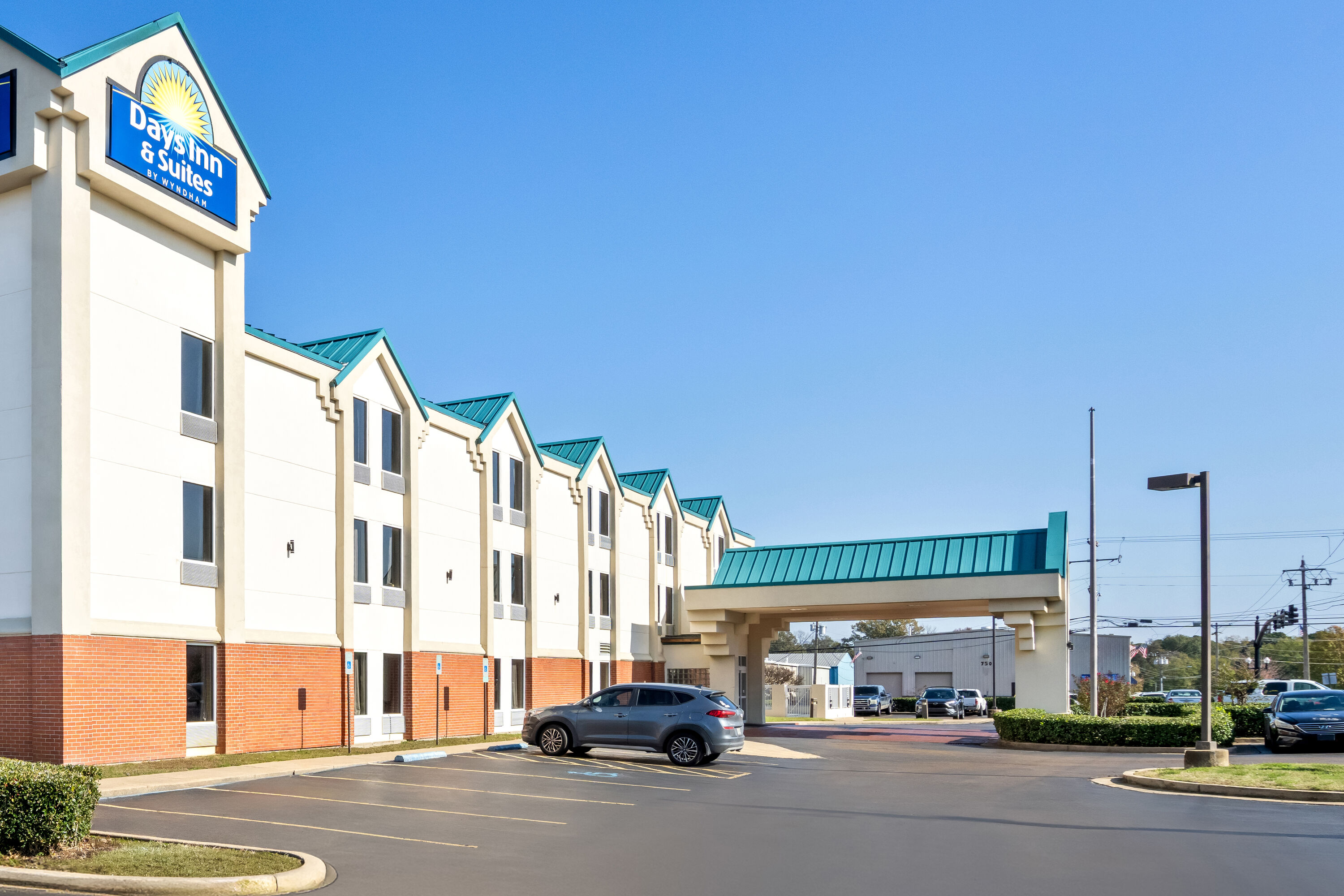 Exterior Day Image of Days Inn & Suites by Wyndham Ridgeland hotel in Ridgeland, Mississippi