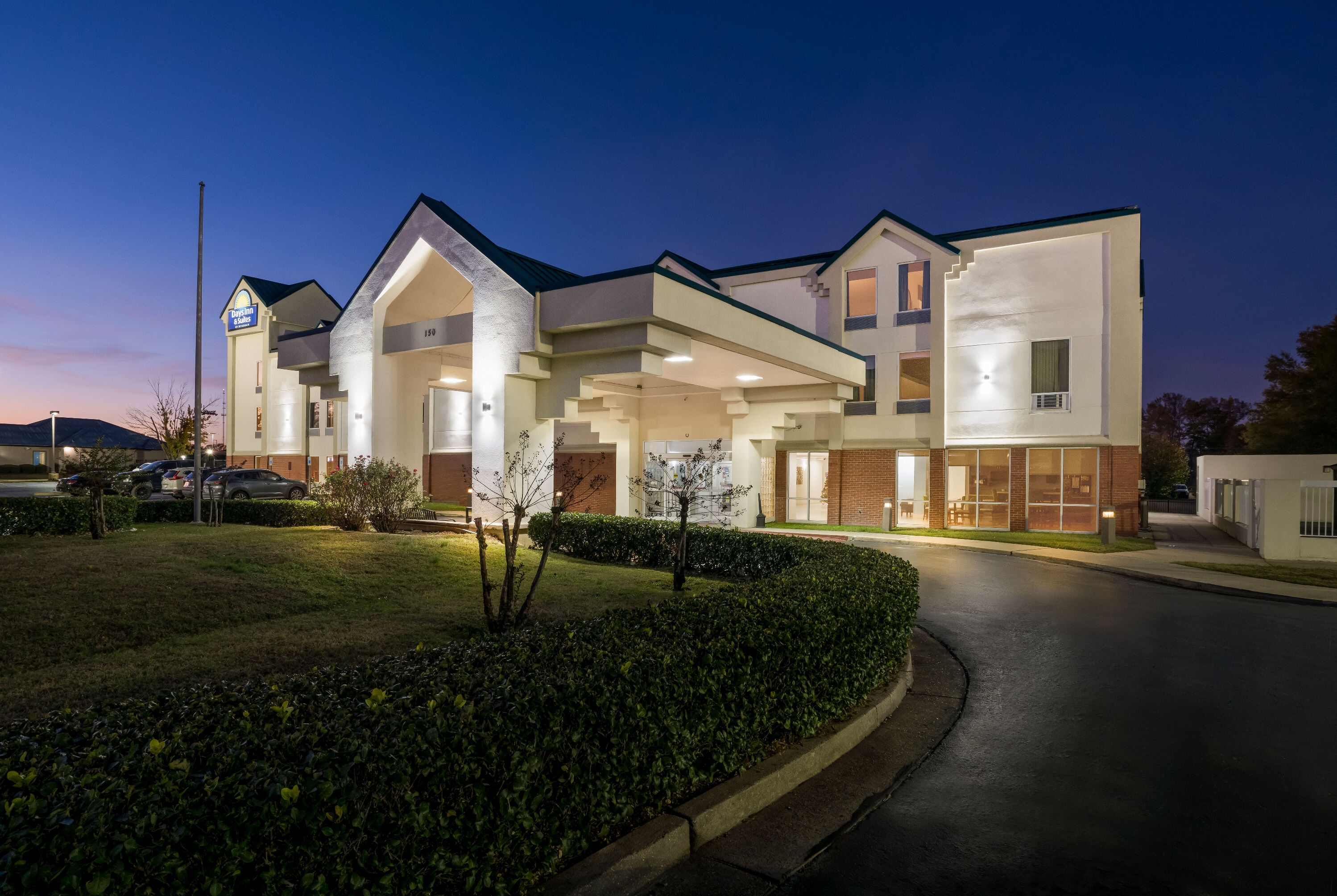 Exterior Night Image of Days Inn & Suites by Wyndham Ridgeland hotel in Ridgeland, Mississippi
