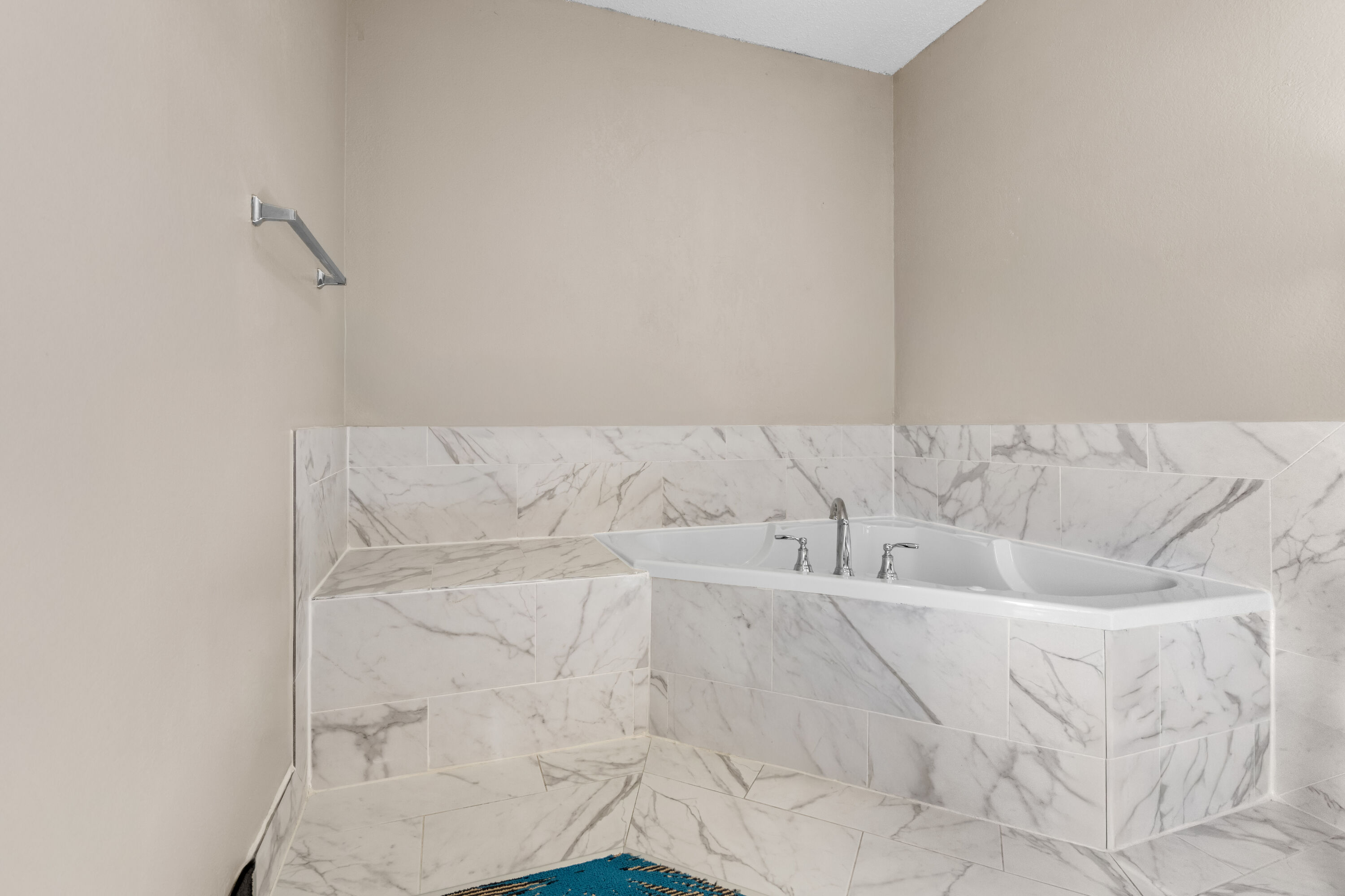 Days Inn & Suites by Wyndham Ridgeland hot tub suite in Ridgeland, Mississippi