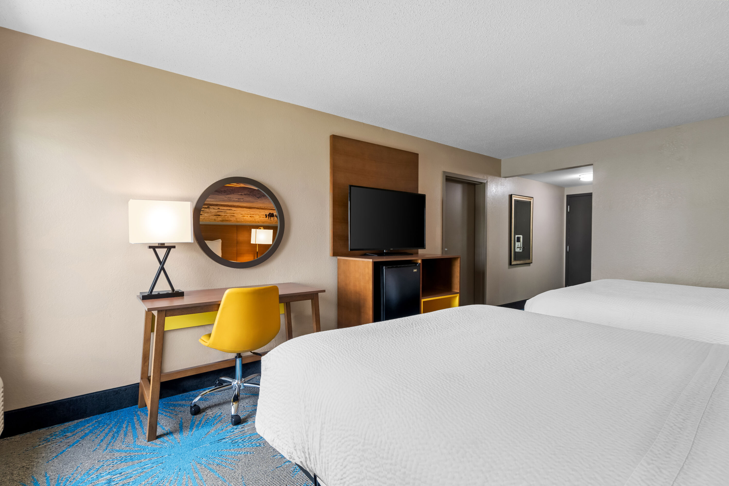 Double bed guest room at the Days Inn & Suites by Wyndham Ridgeland in Ridgeland, Mississippi