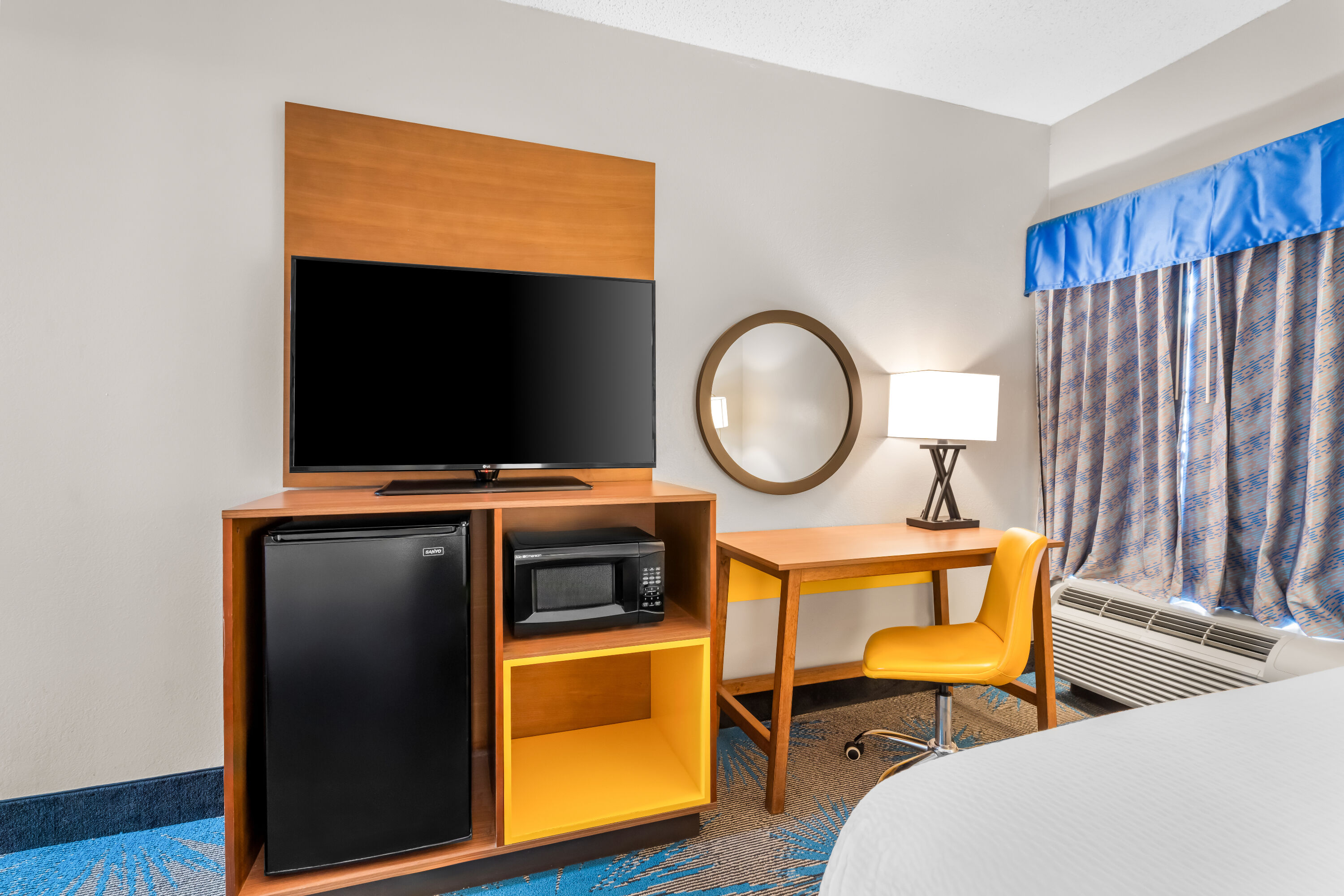 Double bed guest room at the Days Inn & Suites by Wyndham Ridgeland in Ridgeland, Mississippi