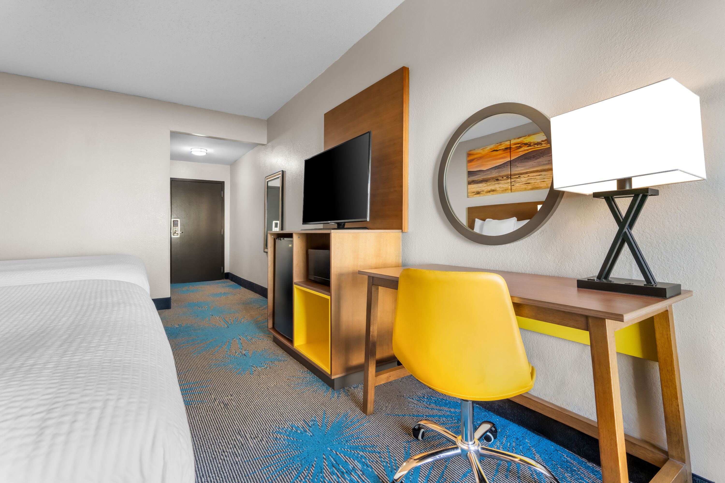 Double bed guest room at the Days Inn & Suites by Wyndham Ridgeland in Ridgeland, Mississippi